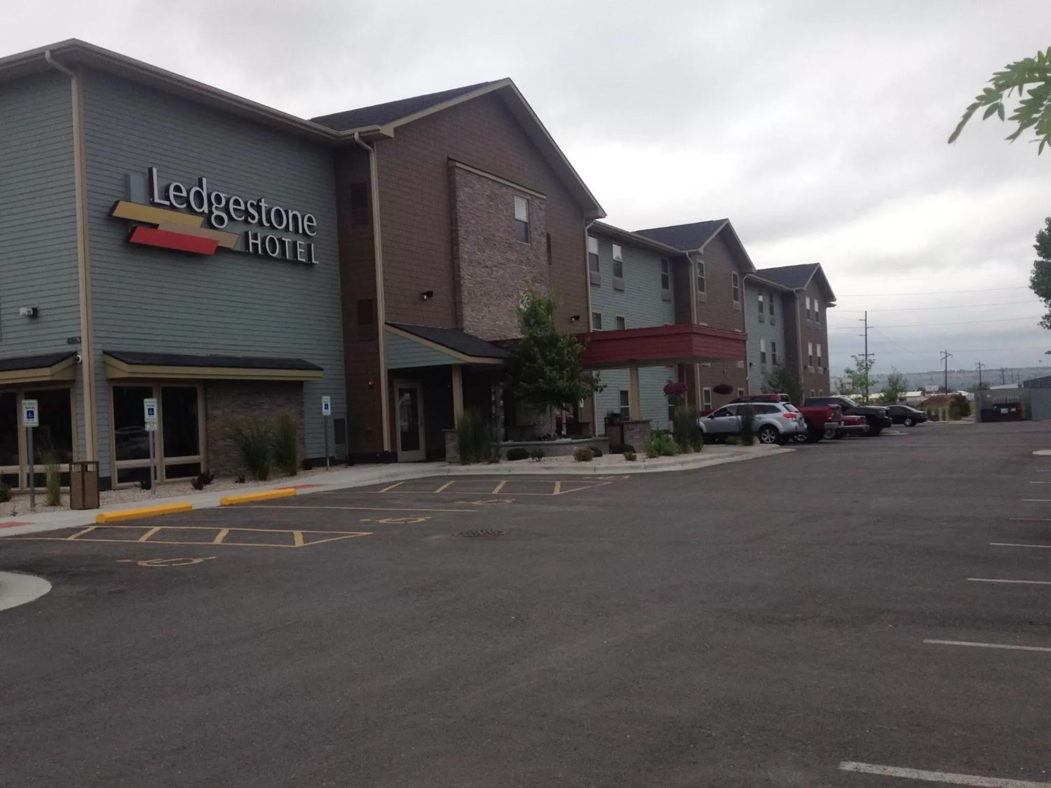 Facade/entrance in Ledgestone Suites Hotel Billings