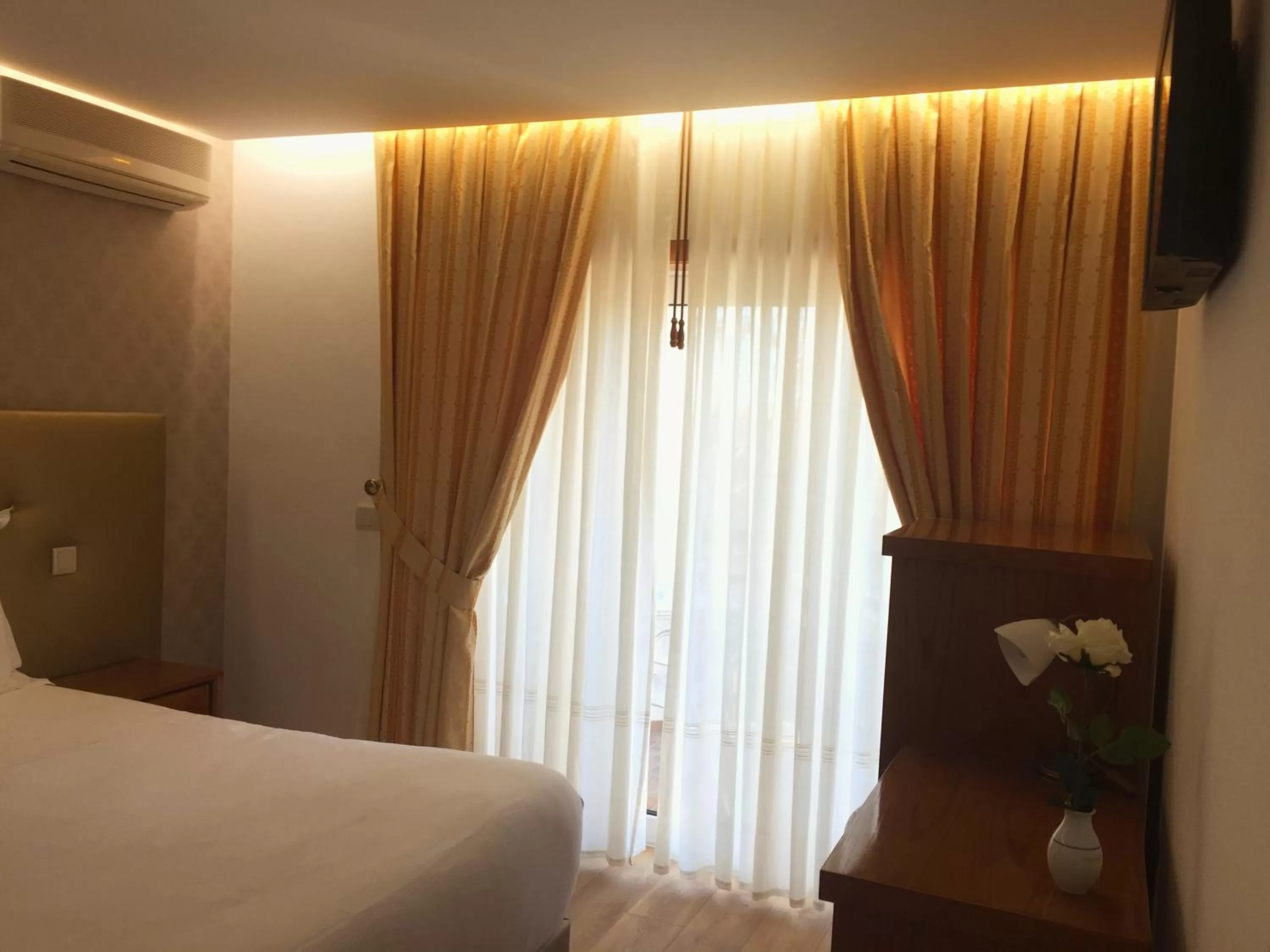 Bedroom, Bed in Hotel Estalagem Turismo