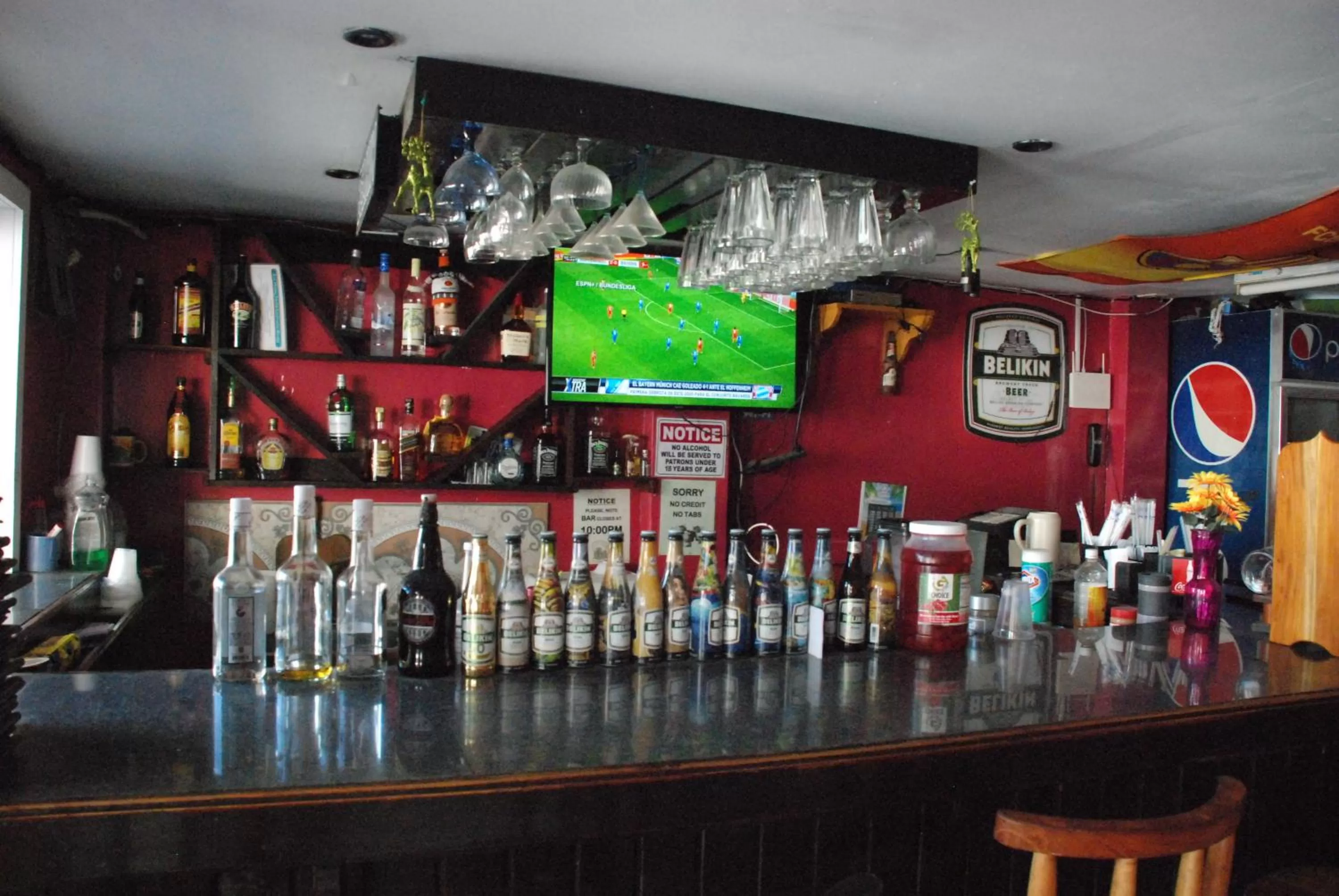 Restaurant/places to eat, Lounge/Bar in Hotel Coastalbay 2 & Golf Cart Rental