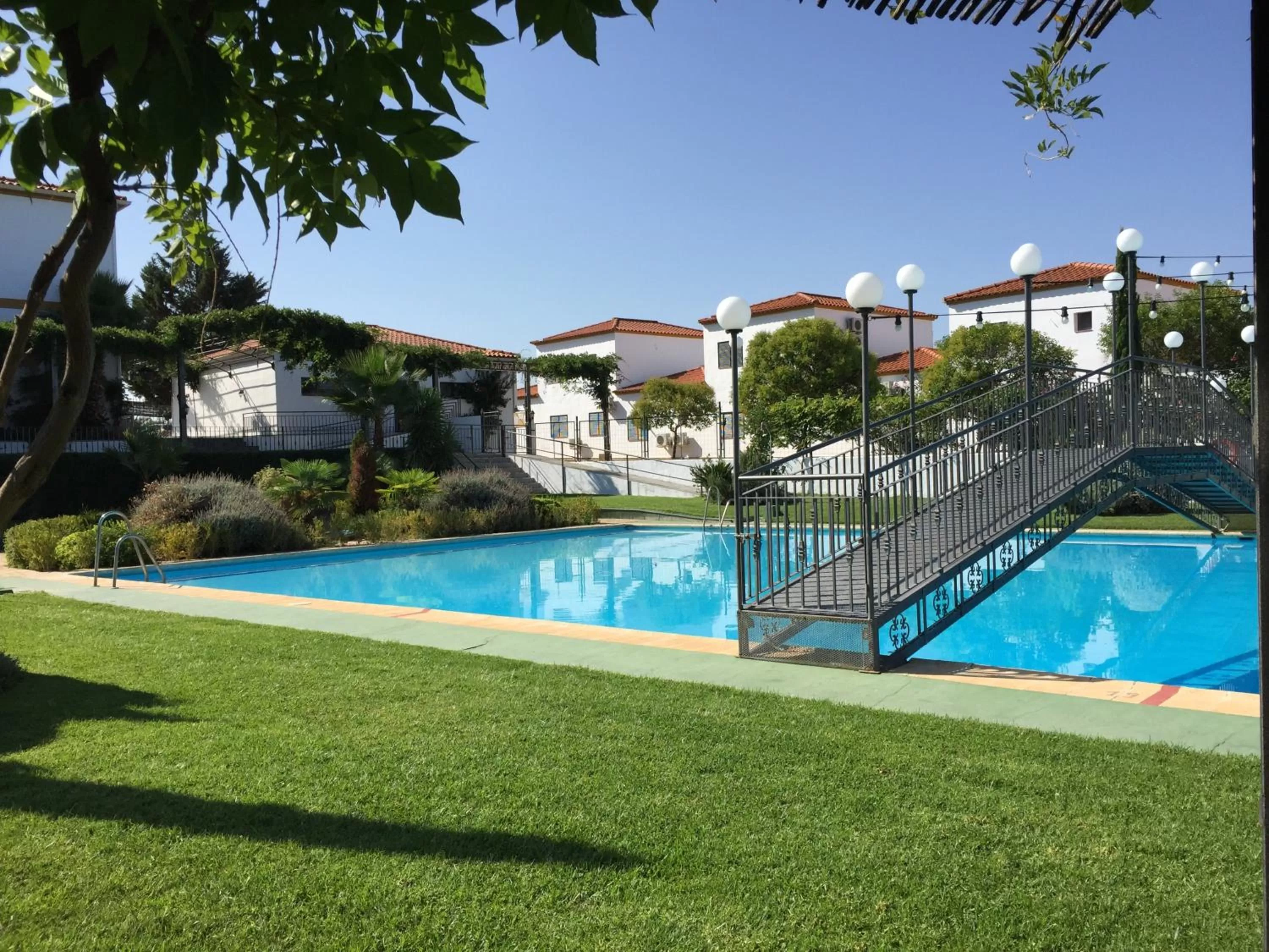 Swimming pool in Apartamentos Atalayas Extremadura
