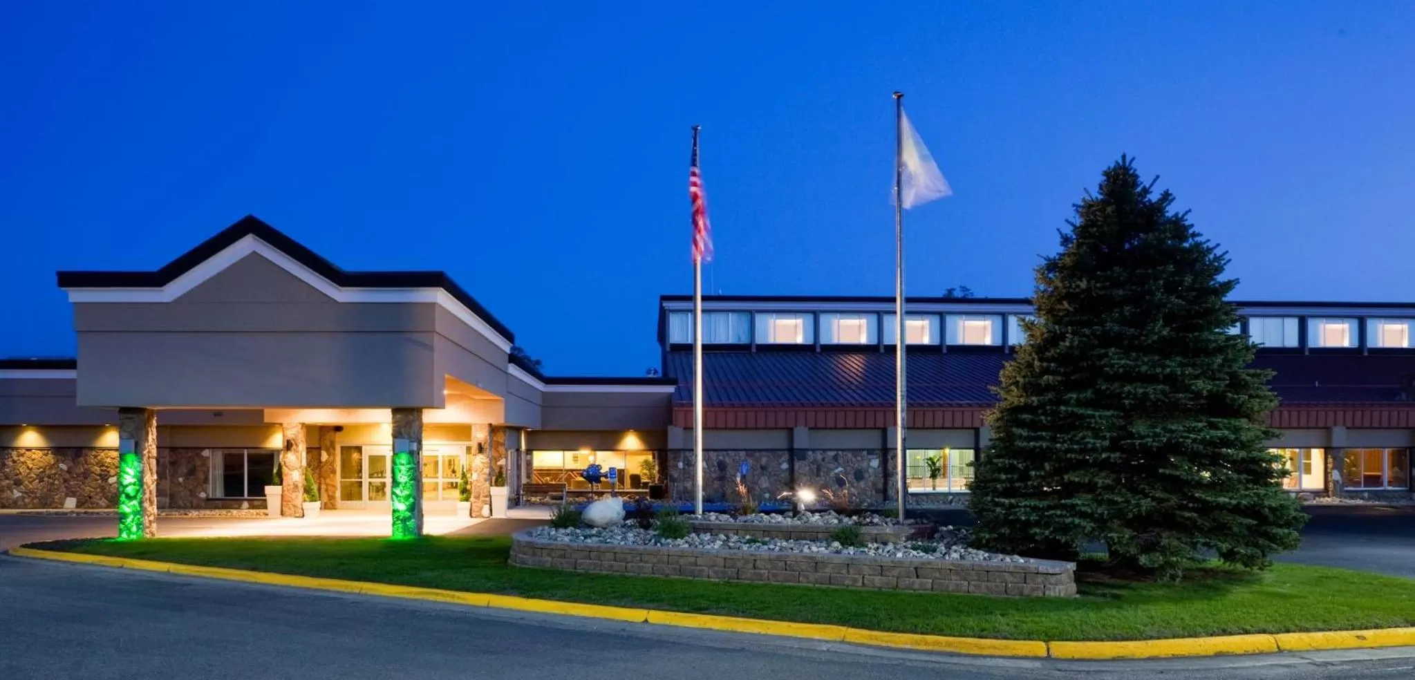 Property building in Holiday Inn Detroit Lakes by IHG