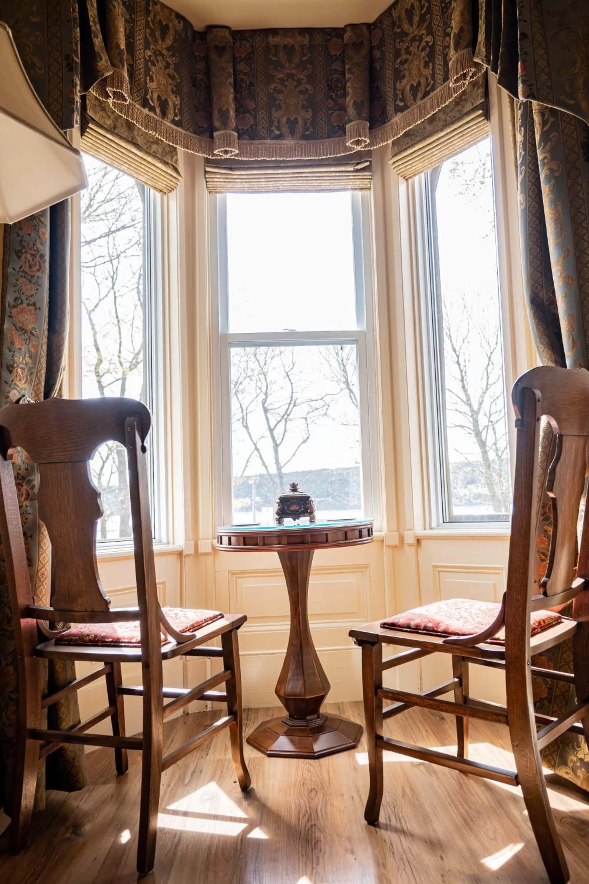 Seating area in Belle View Manor Inn