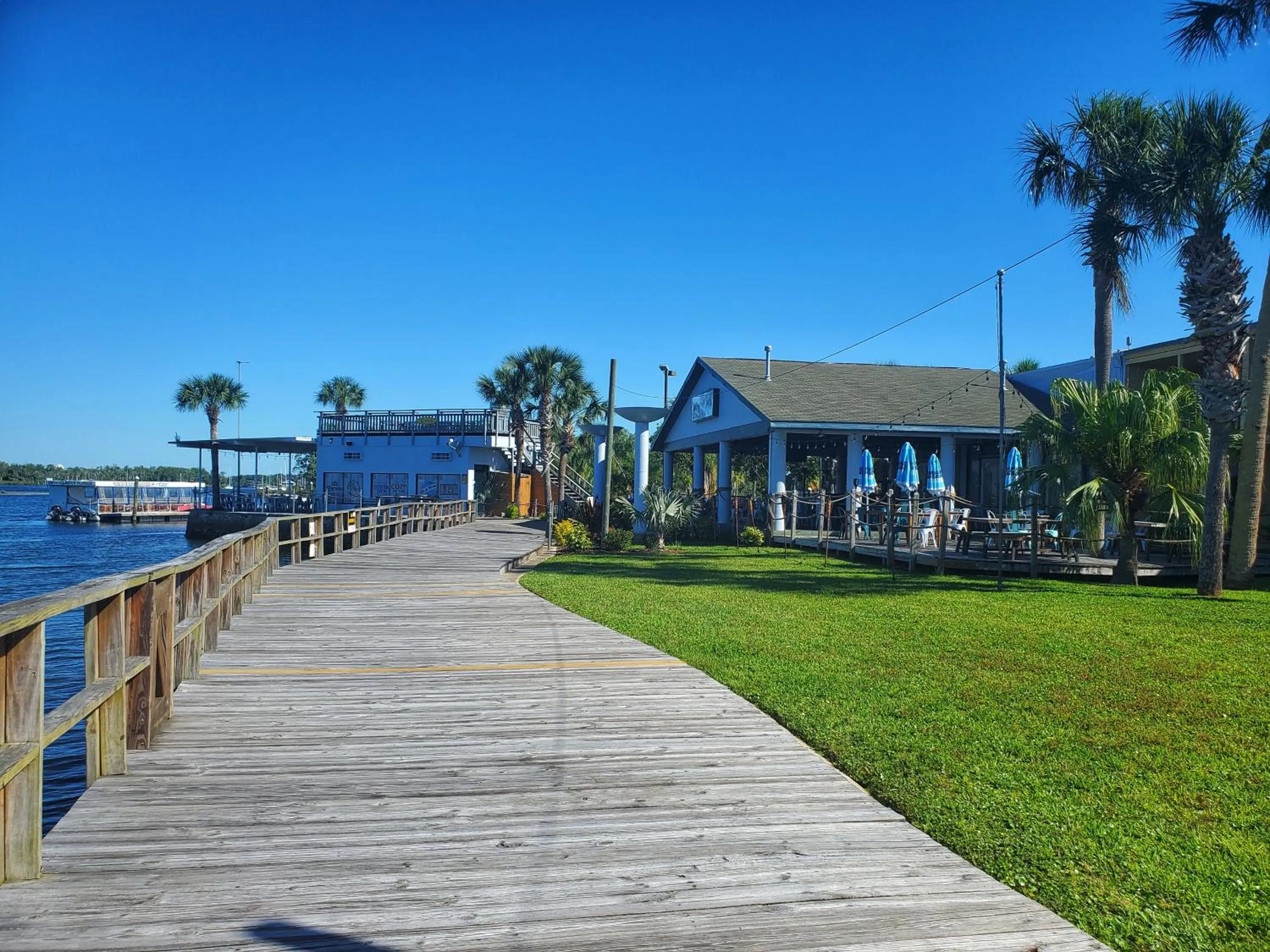 Restaurant/places to eat in The Port Hotel and Marina