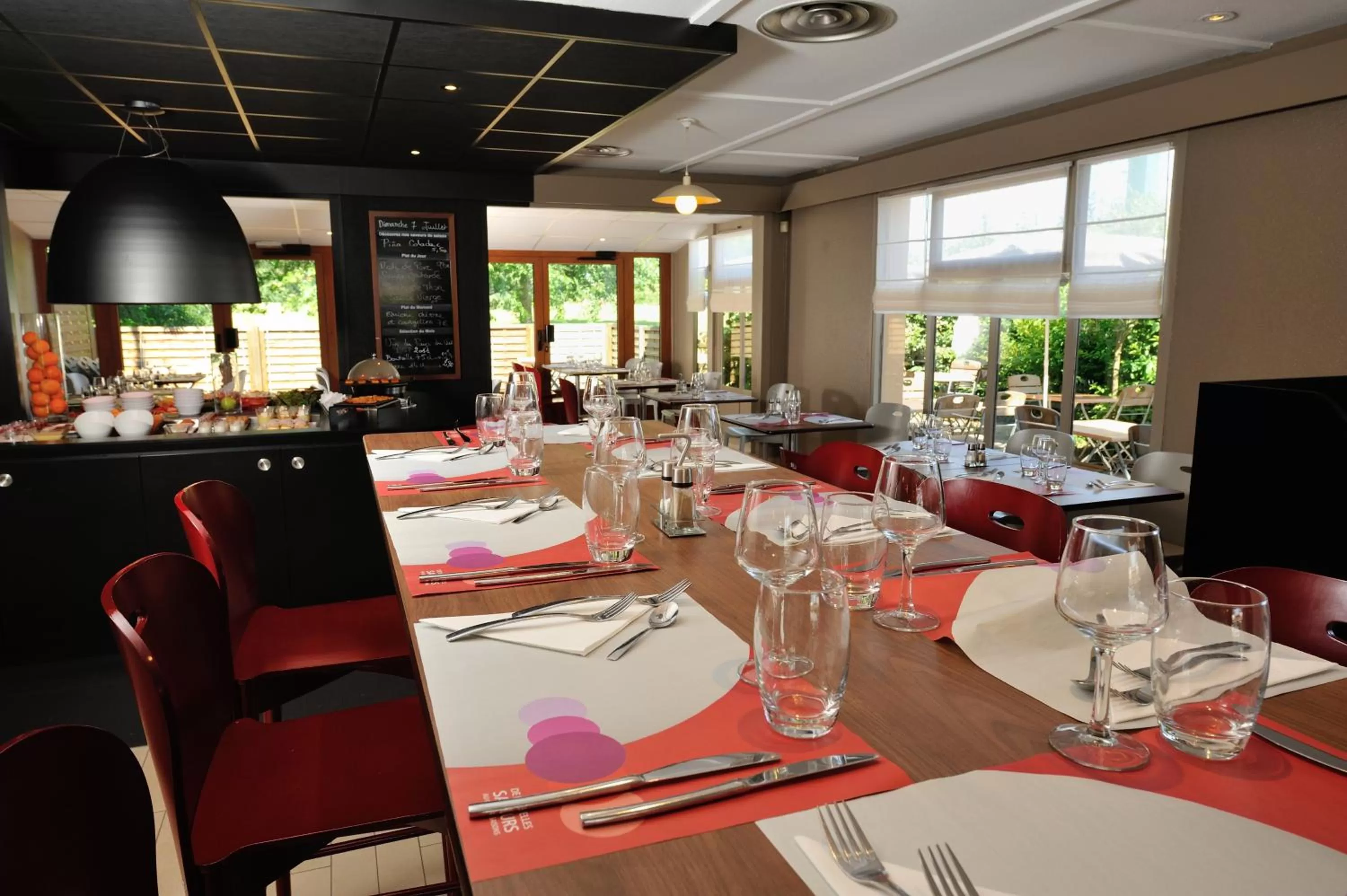 Restaurant/places to eat in Campanile Cholet
