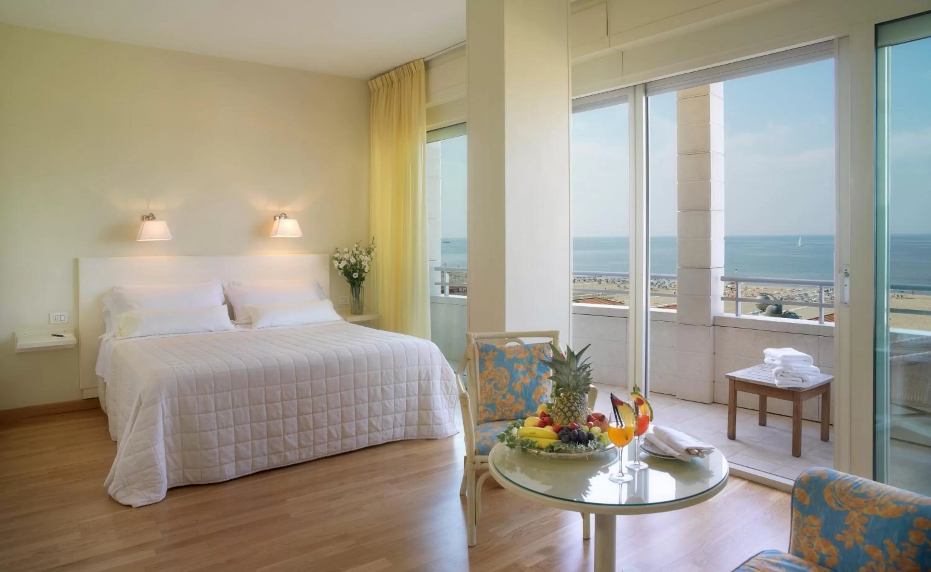 Bedroom, Bed in Hotel Sina Astor