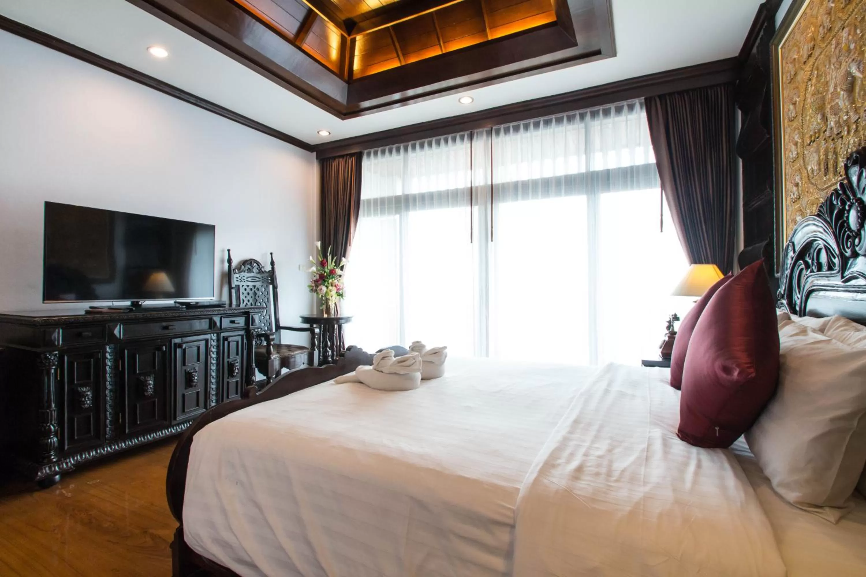 TV and multimedia, Bed in Sunday Villa Sirilanna Hotel