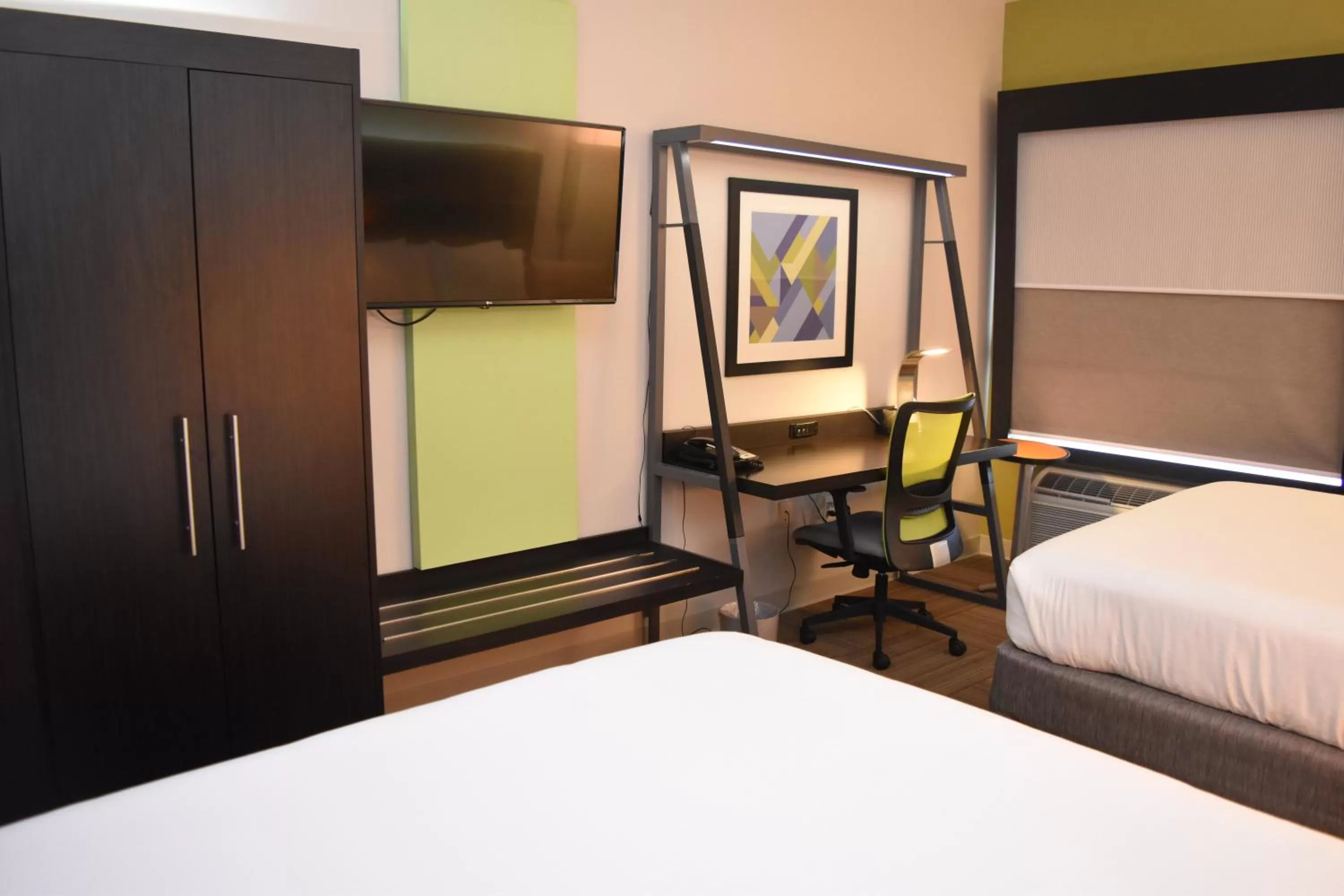 Photo of the whole room, Bed in Holiday Inn Express Venice by IHG