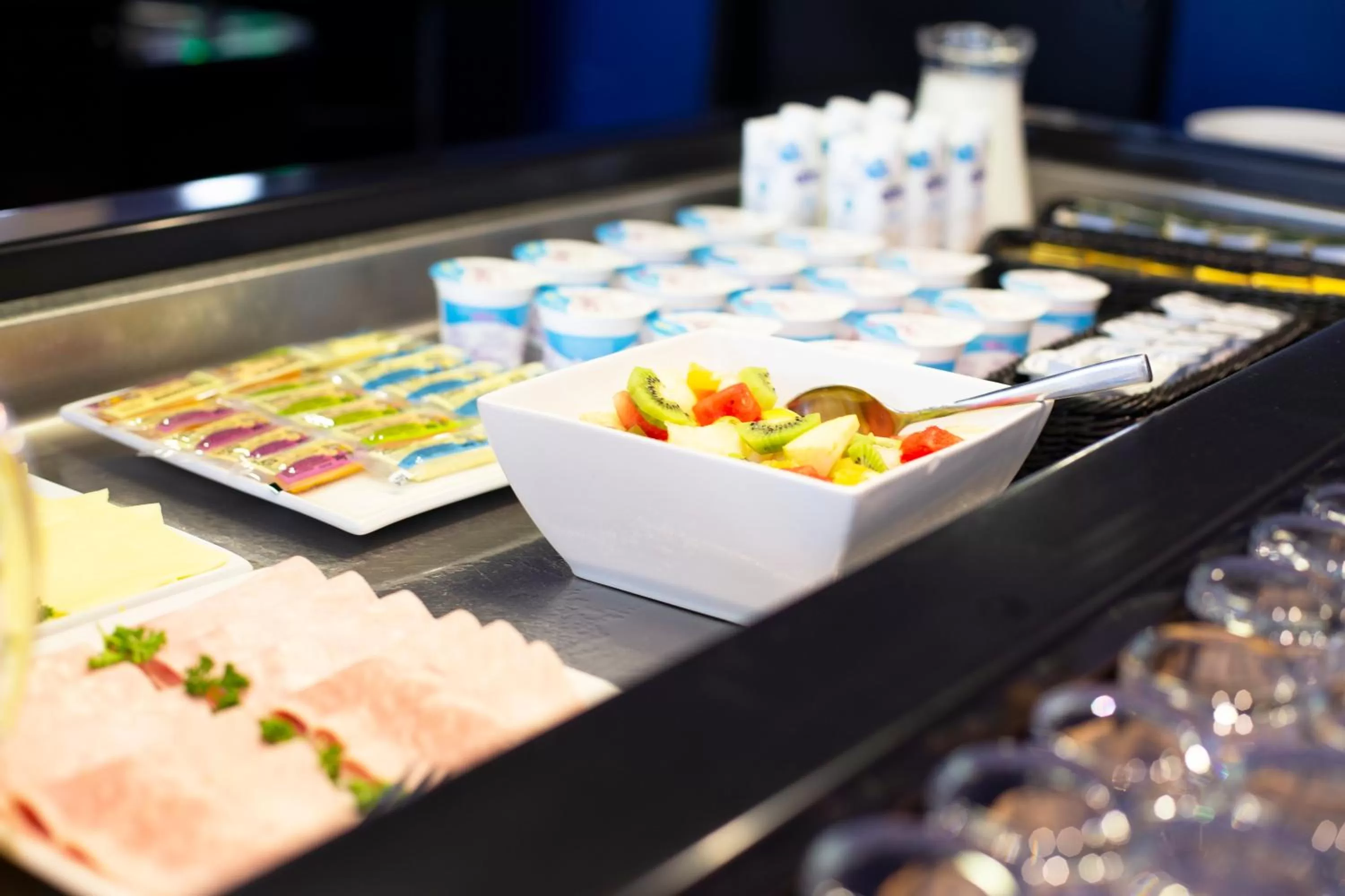 Buffet breakfast in Campanile Hotel Northampton