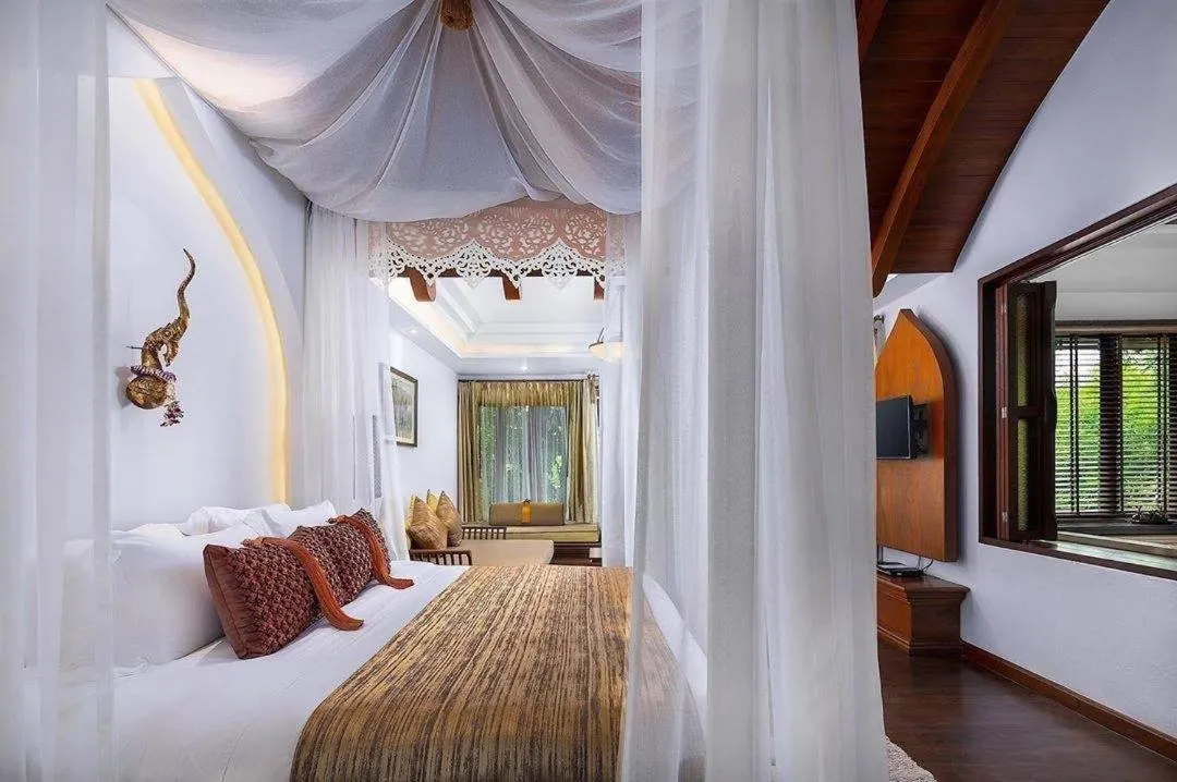 Photo of the whole room, Bed in Royal Muang Samui Villas