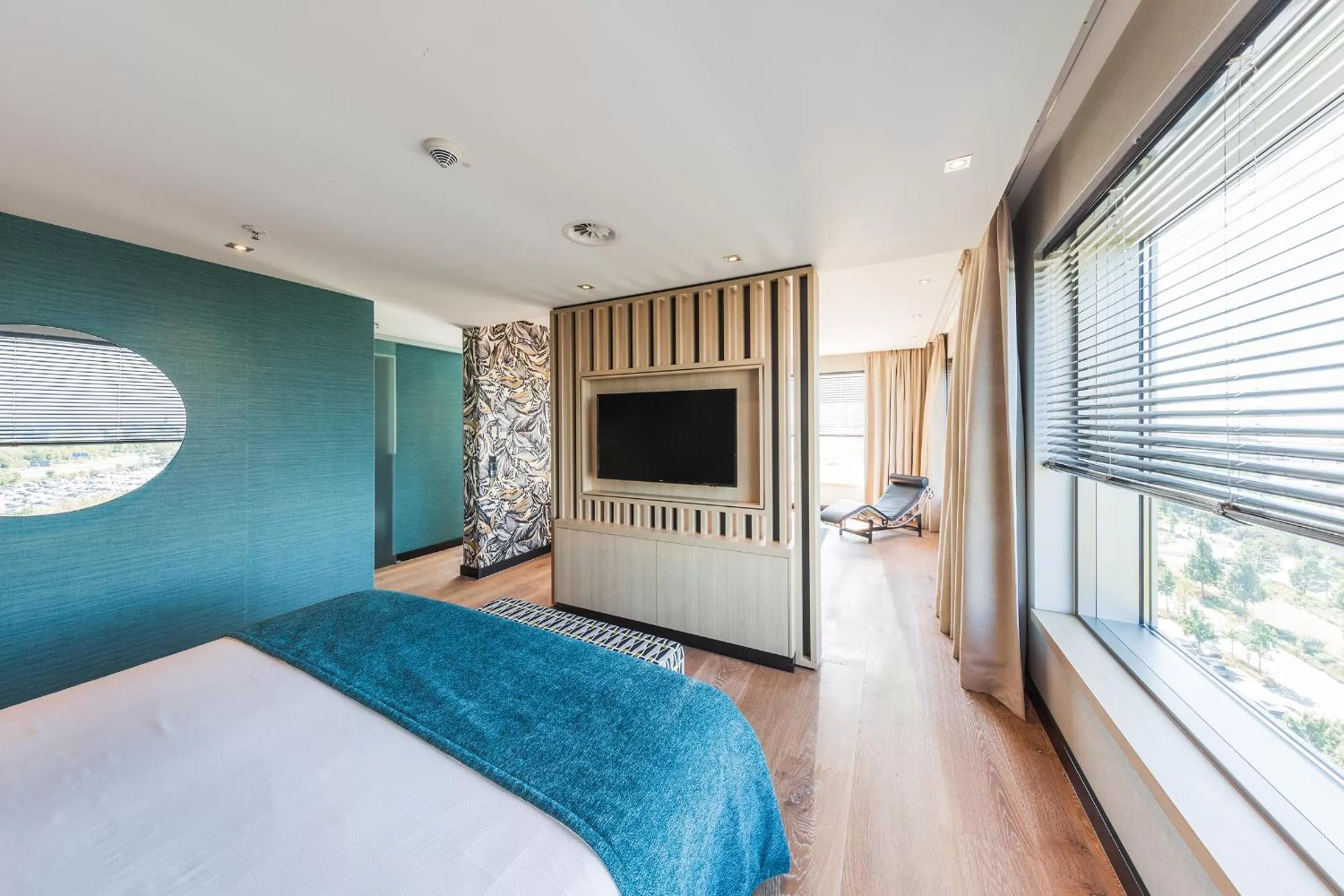 Photo of the whole room, Bed in Van der Valk Hotel Düsseldorf