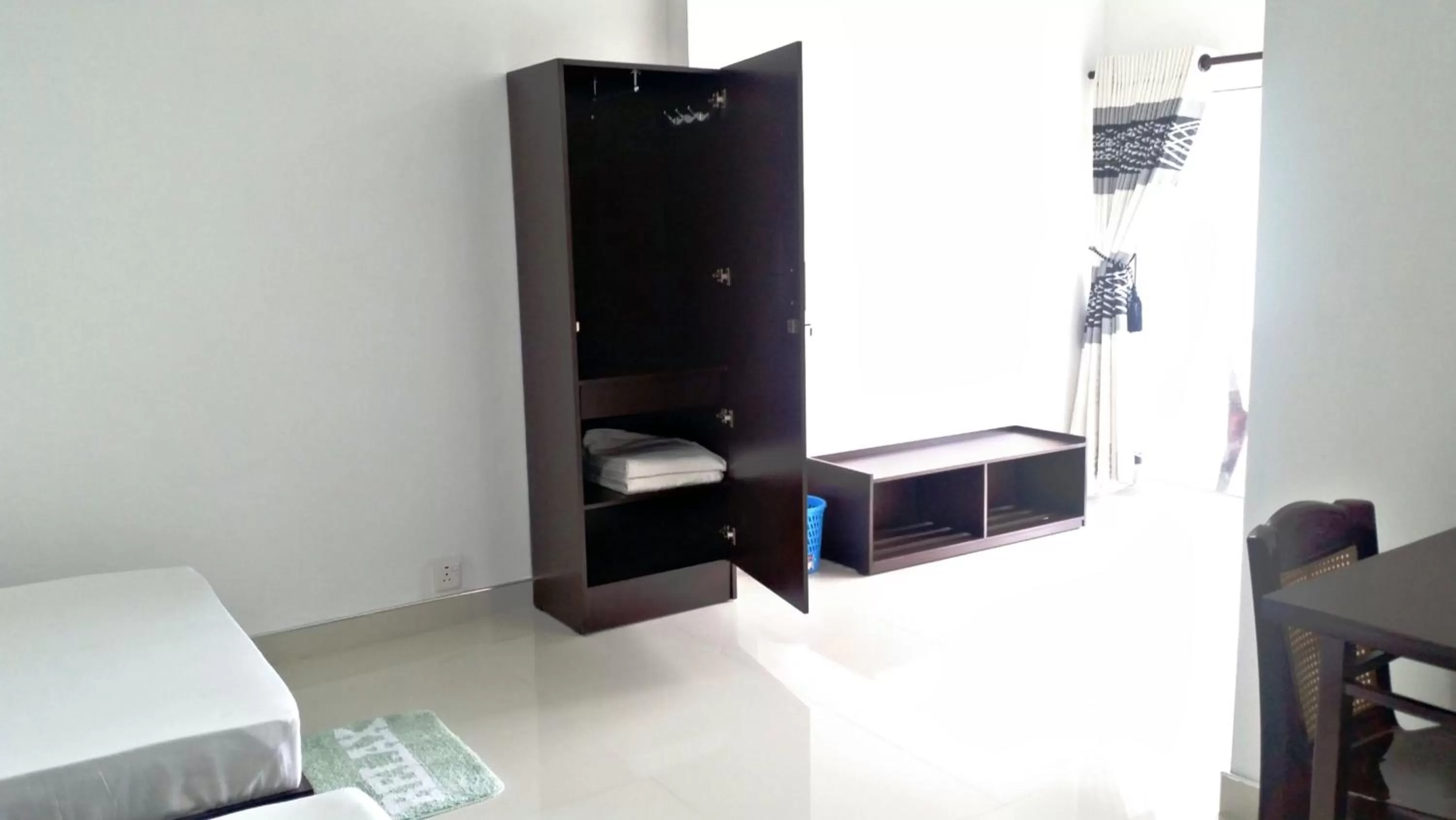hair dresser, TV/Entertainment Center in Mahaweli View Inn