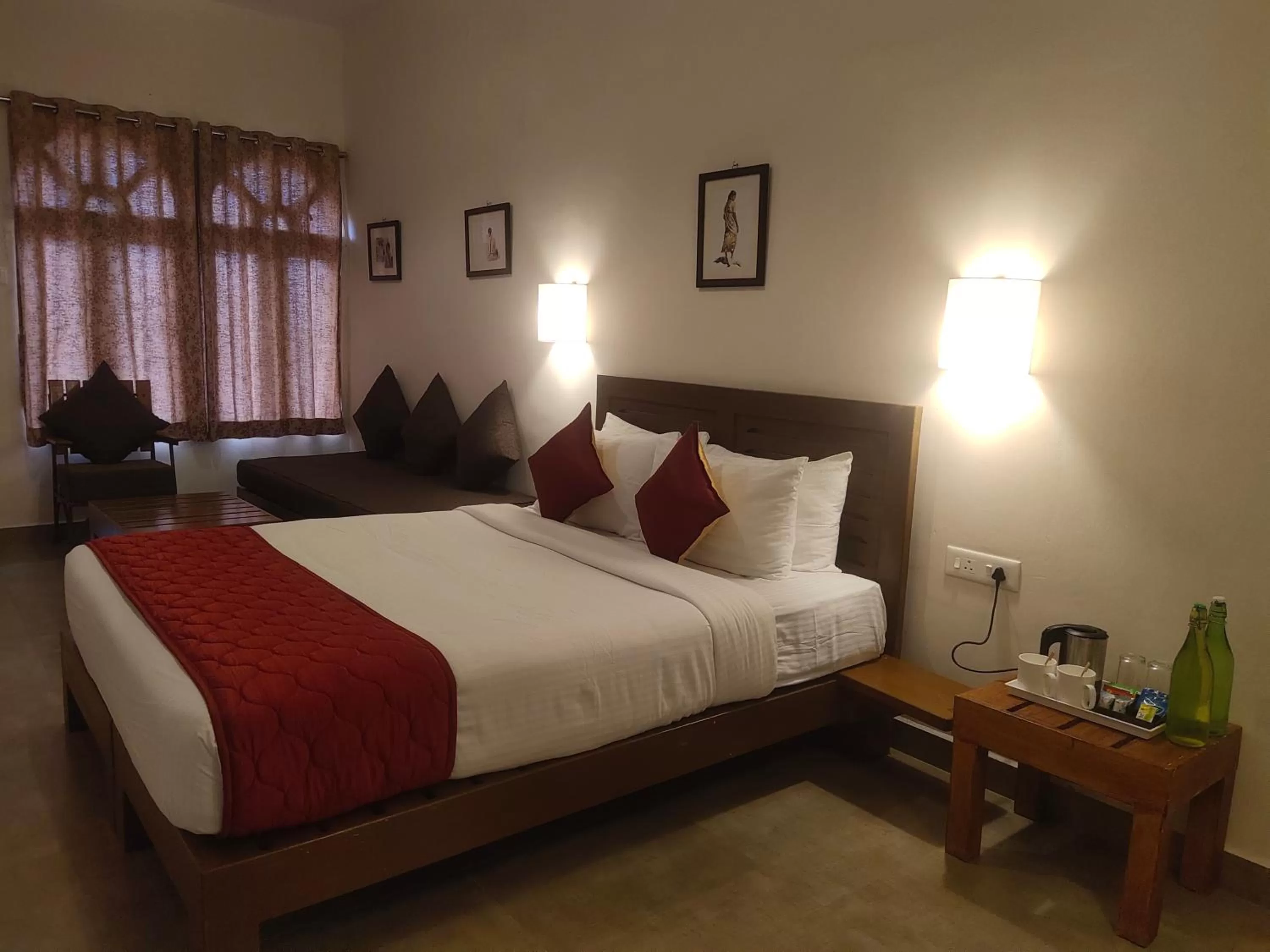 Photo of the whole room, Bed in Mango Hill Kodai