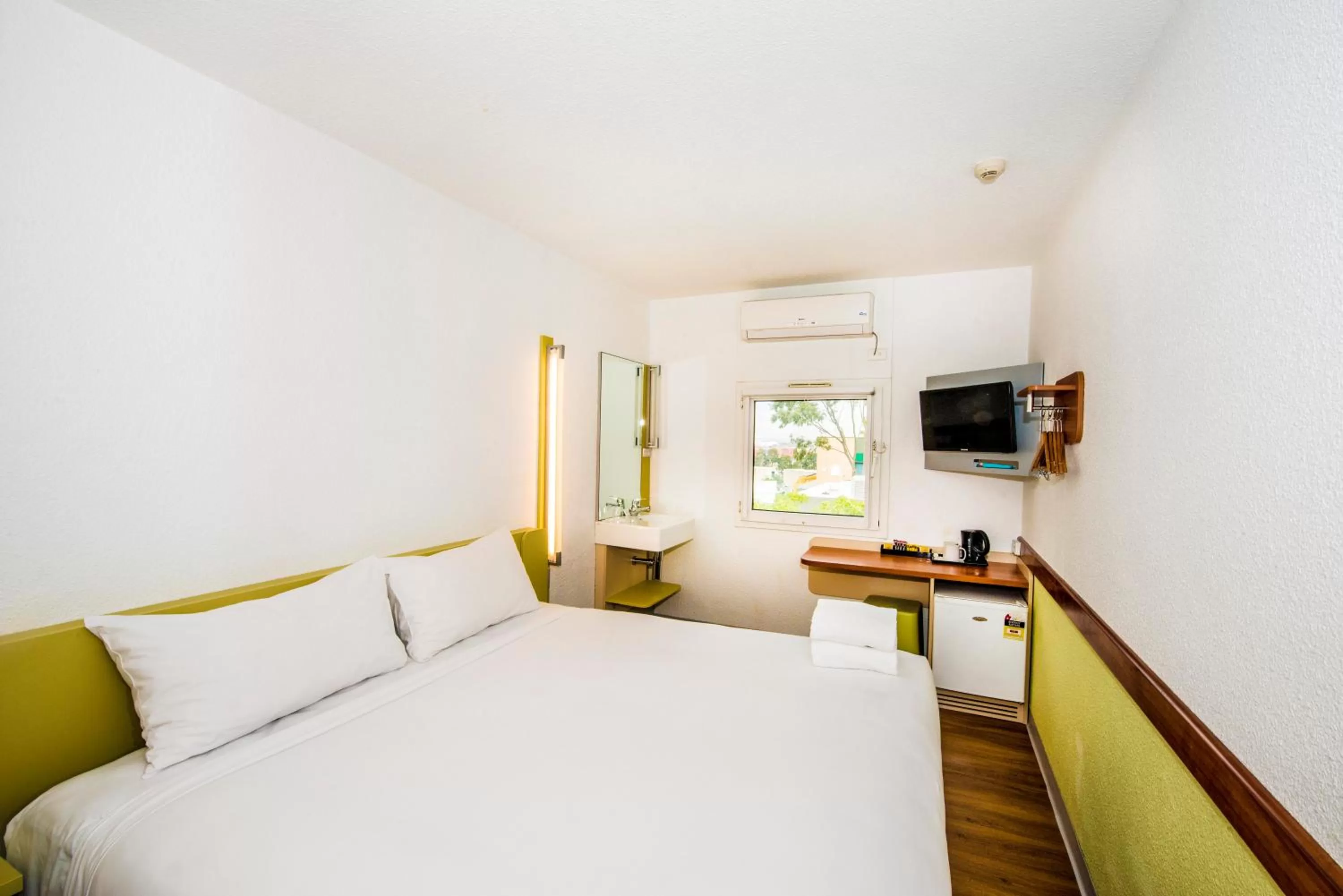 Photo of the whole room, Bed in ibis Budget - St Peters