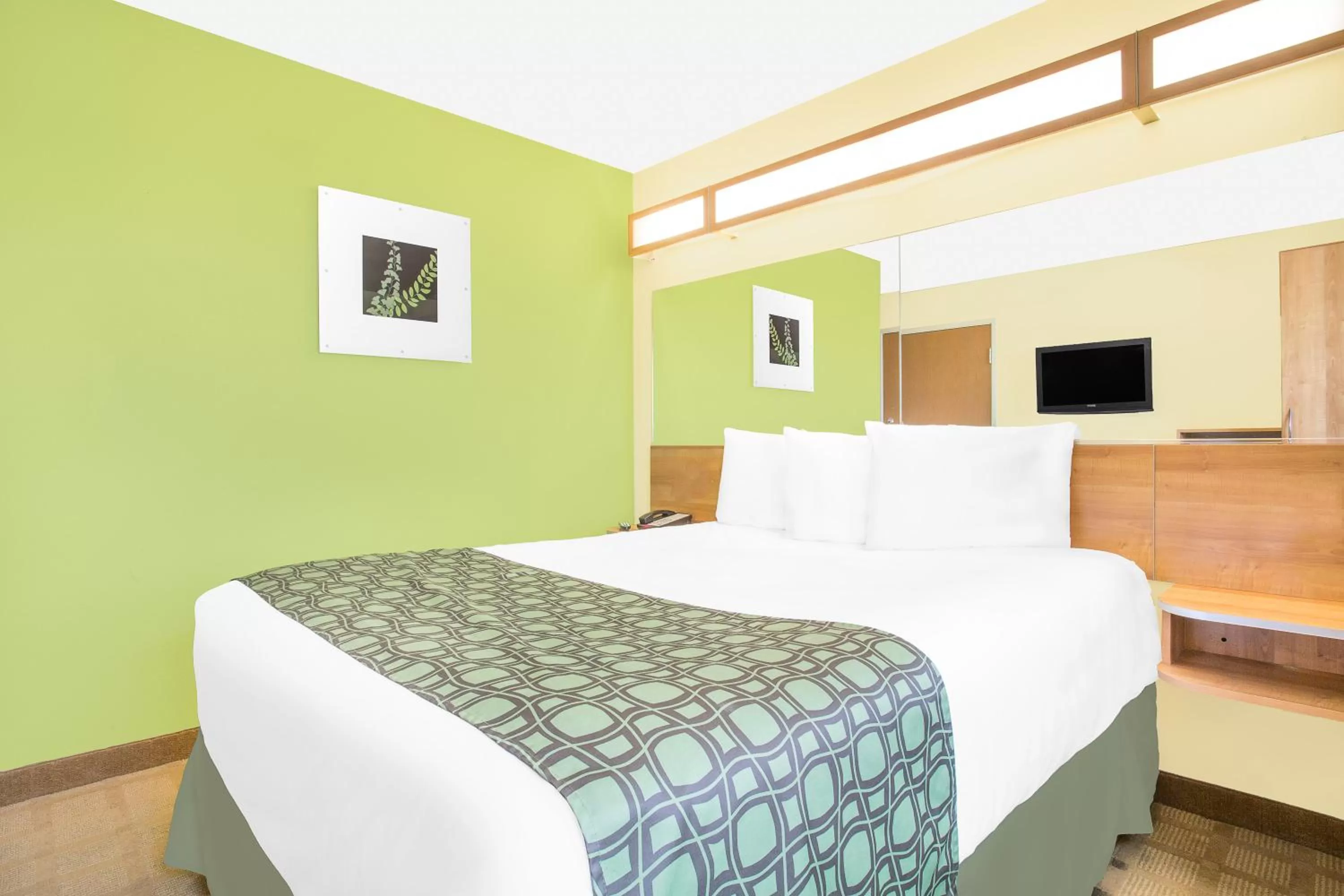 Bedroom, Bed in Microtel Inn & Suites by Wyndham Tuscumbia/Muscle Shoals