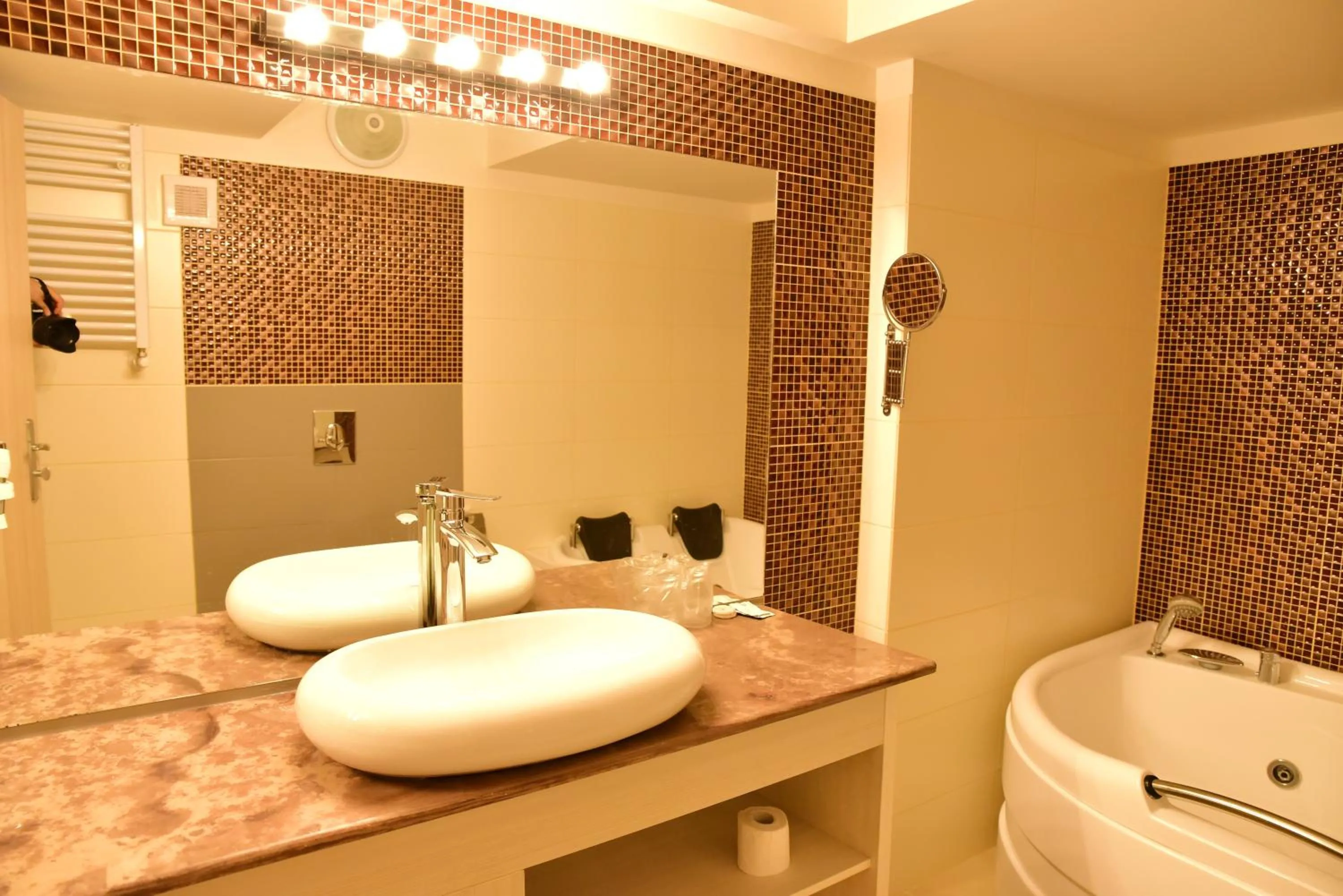 Bathroom in Bacolux Craiovita, Craiova