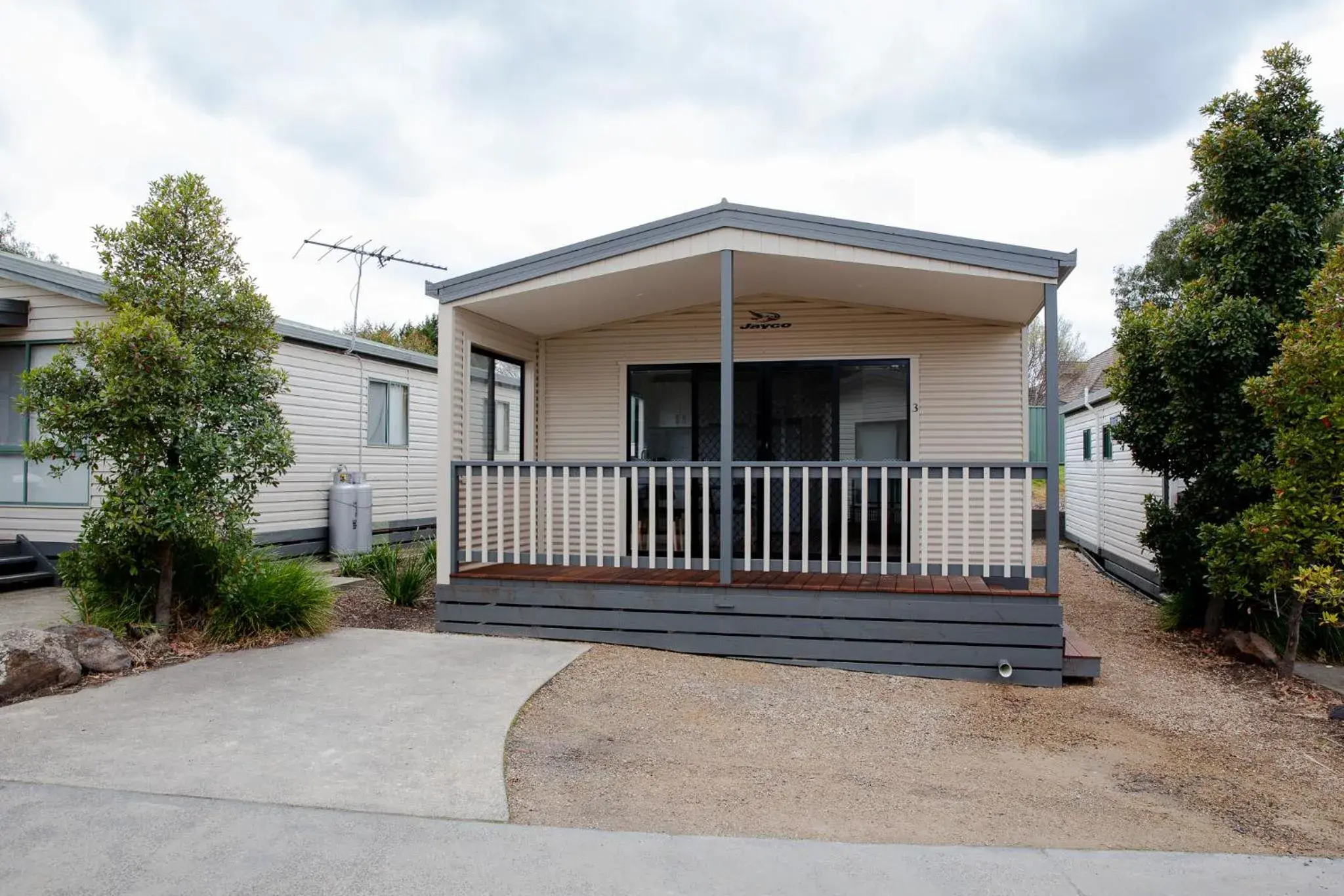 Two-Bedroom Deluxe Cabin in Airport Tourist Village Melbourne Two-Bedroom Deluxe Cabin in Airport Tourist Village Melbourne