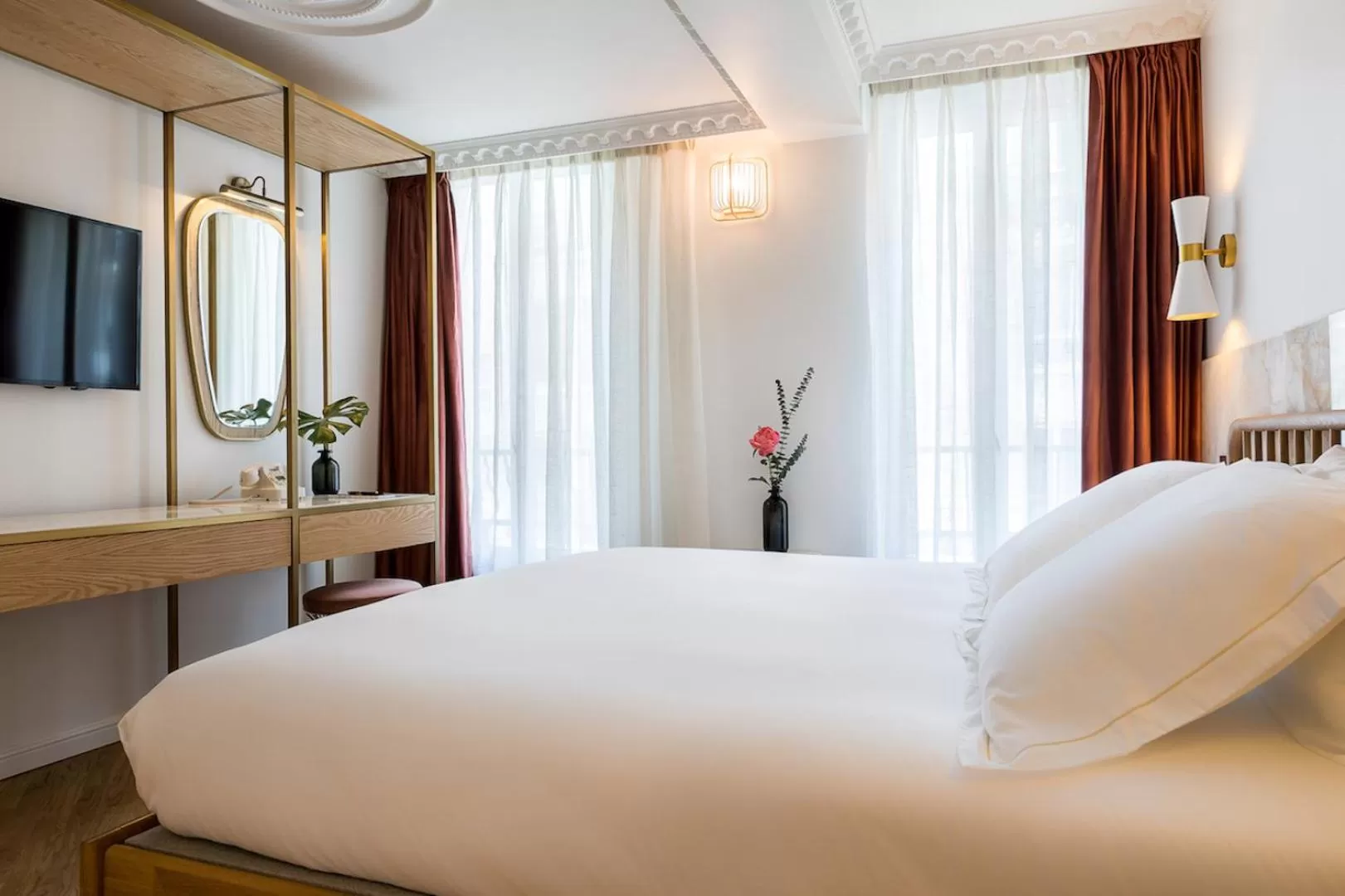 Bedroom, Bed in Rose Bourbon