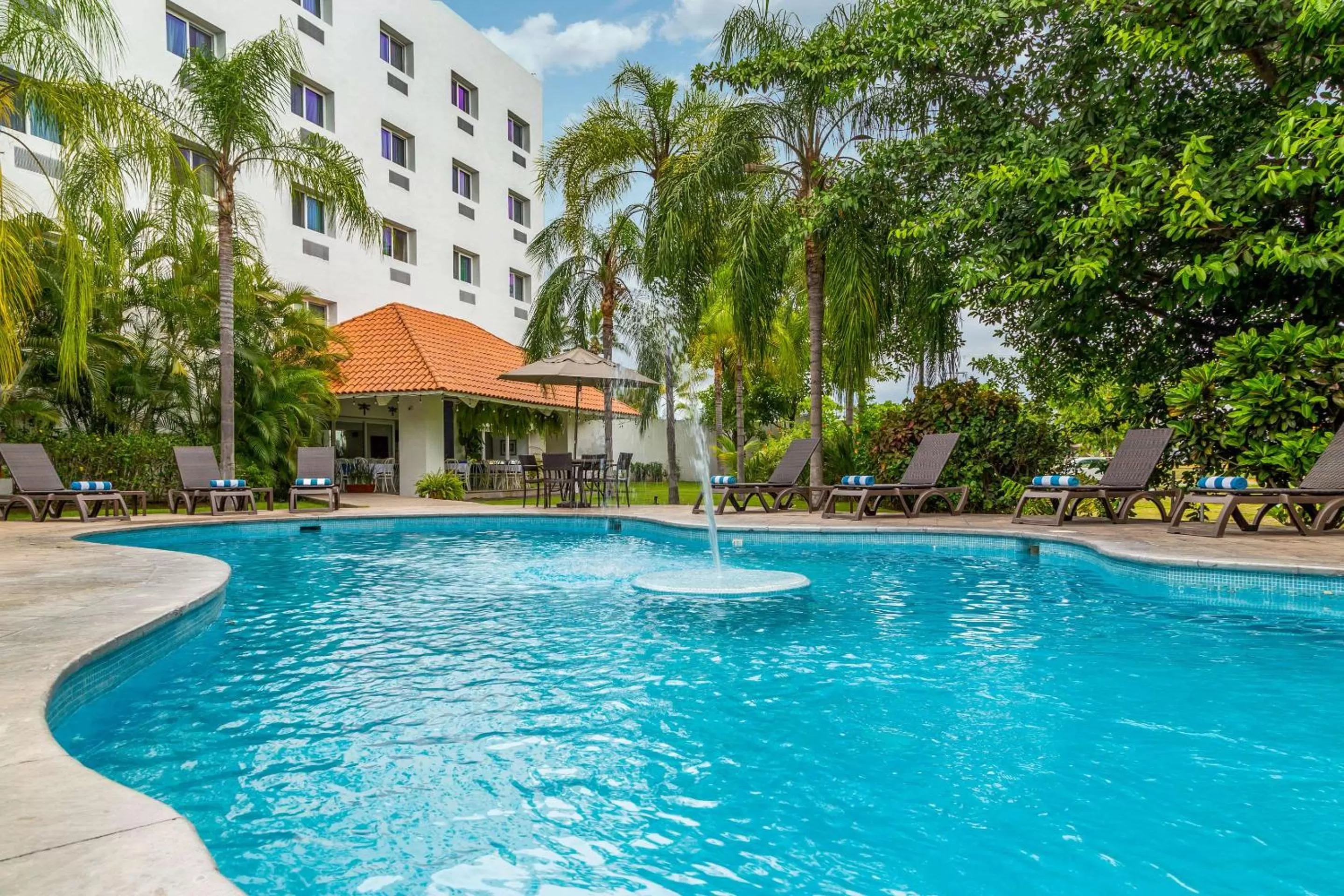 Comfort Inn Puerto Vallarta Golfside & Marina