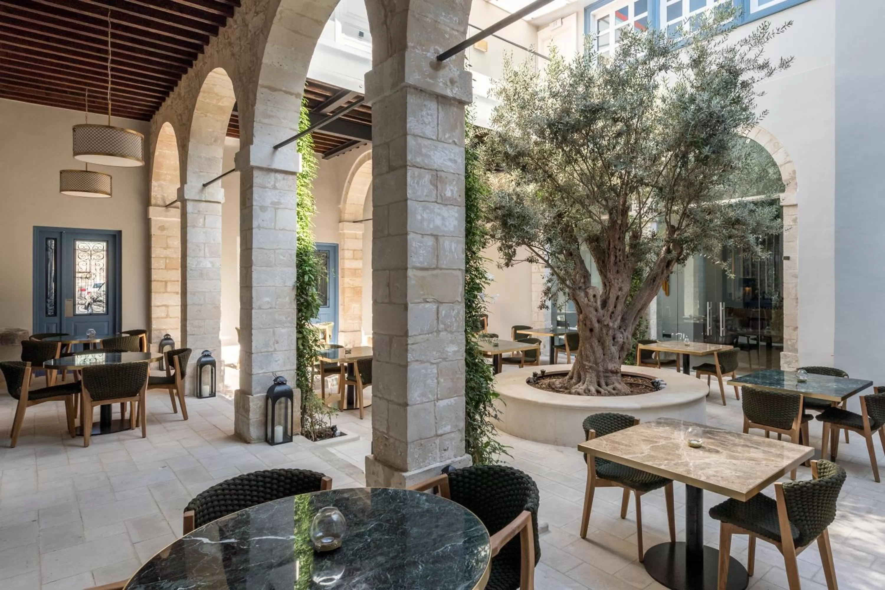 Patio in S Paul City Hotel