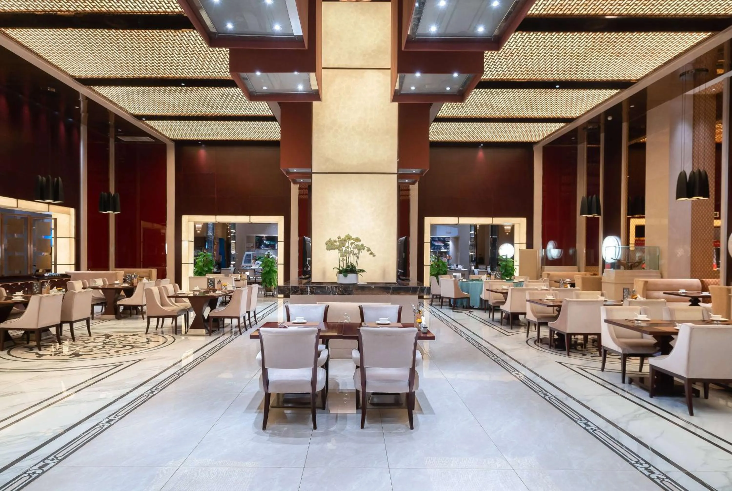 Restaurant/places to eat in Howard Johnson Tropical Garden Plaza Kunming Chenggong