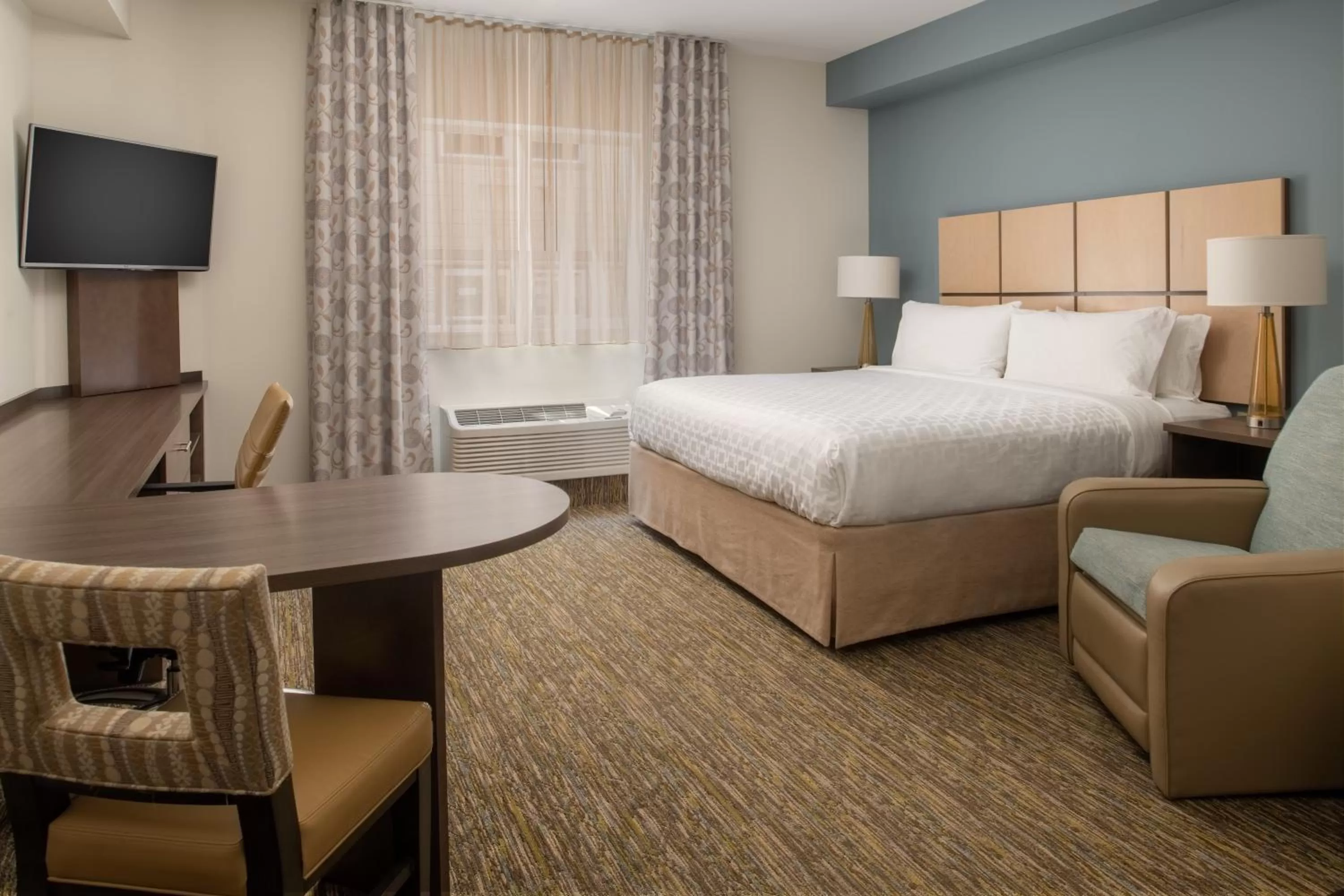 Photo of the whole room, Bed in Candlewood Suites Vancouver/Camas by IHG