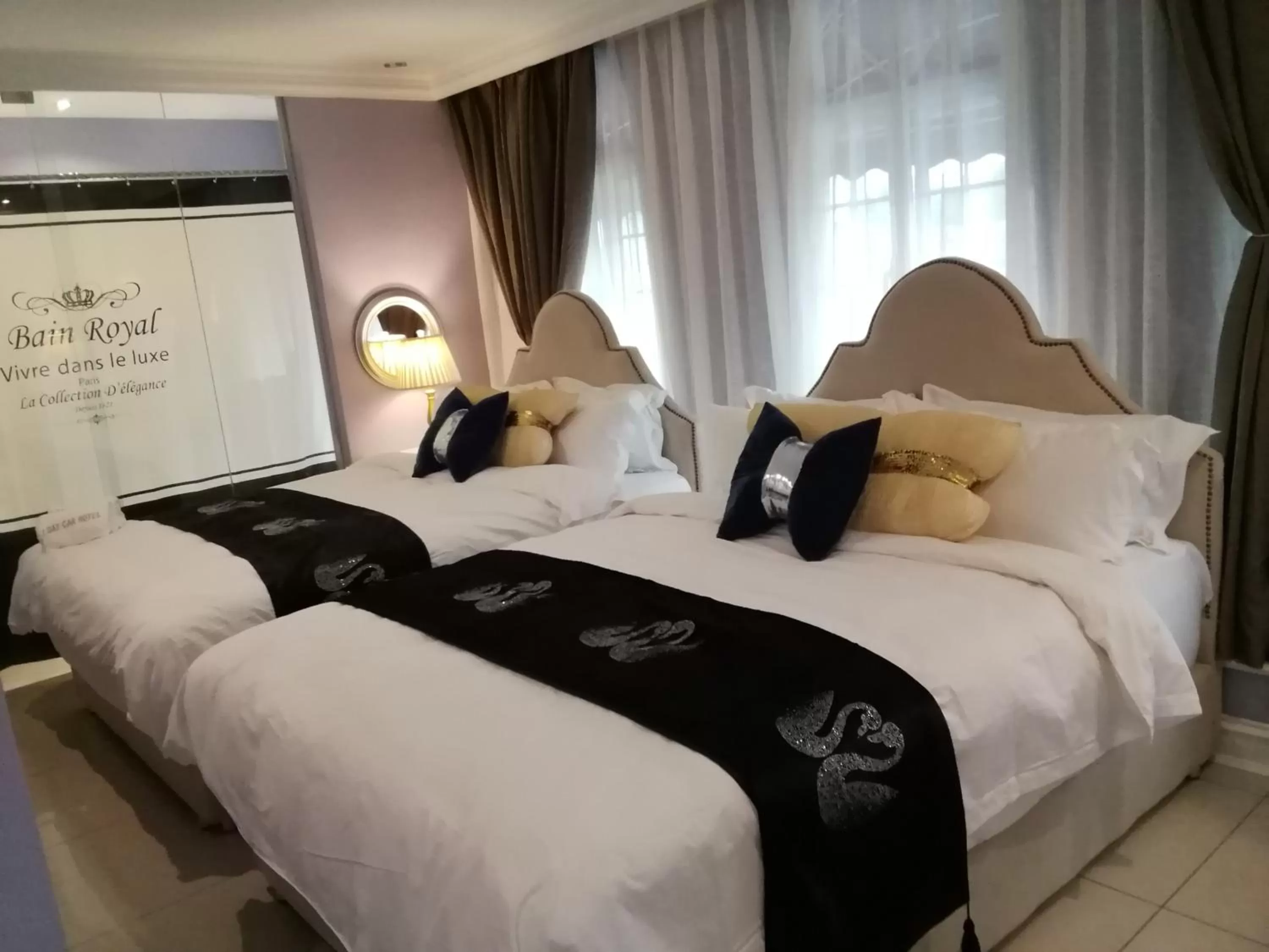 Bed in 1 Day Car Hotel Station 18