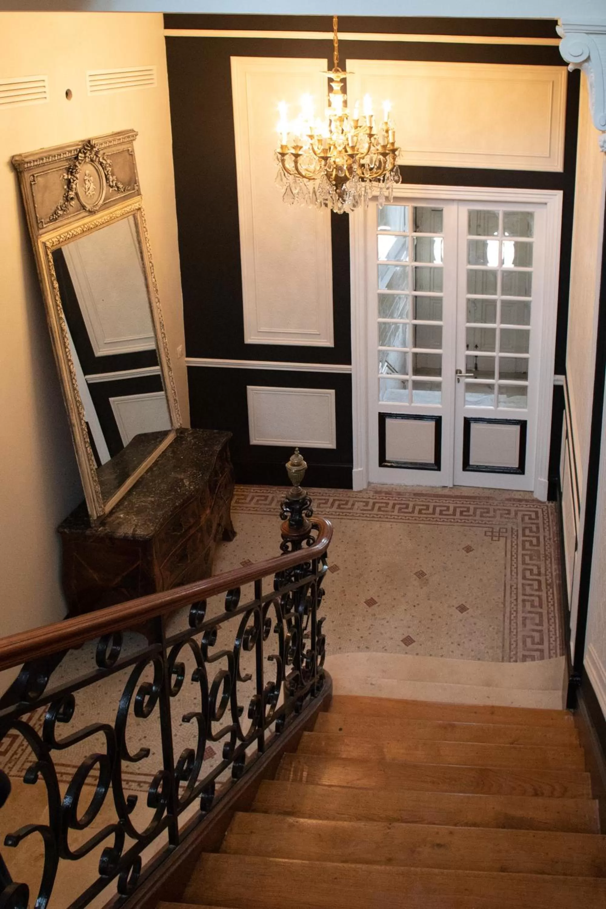 Internal: Not applicable to any particular room in La Cave de l'Avenue de Champagne