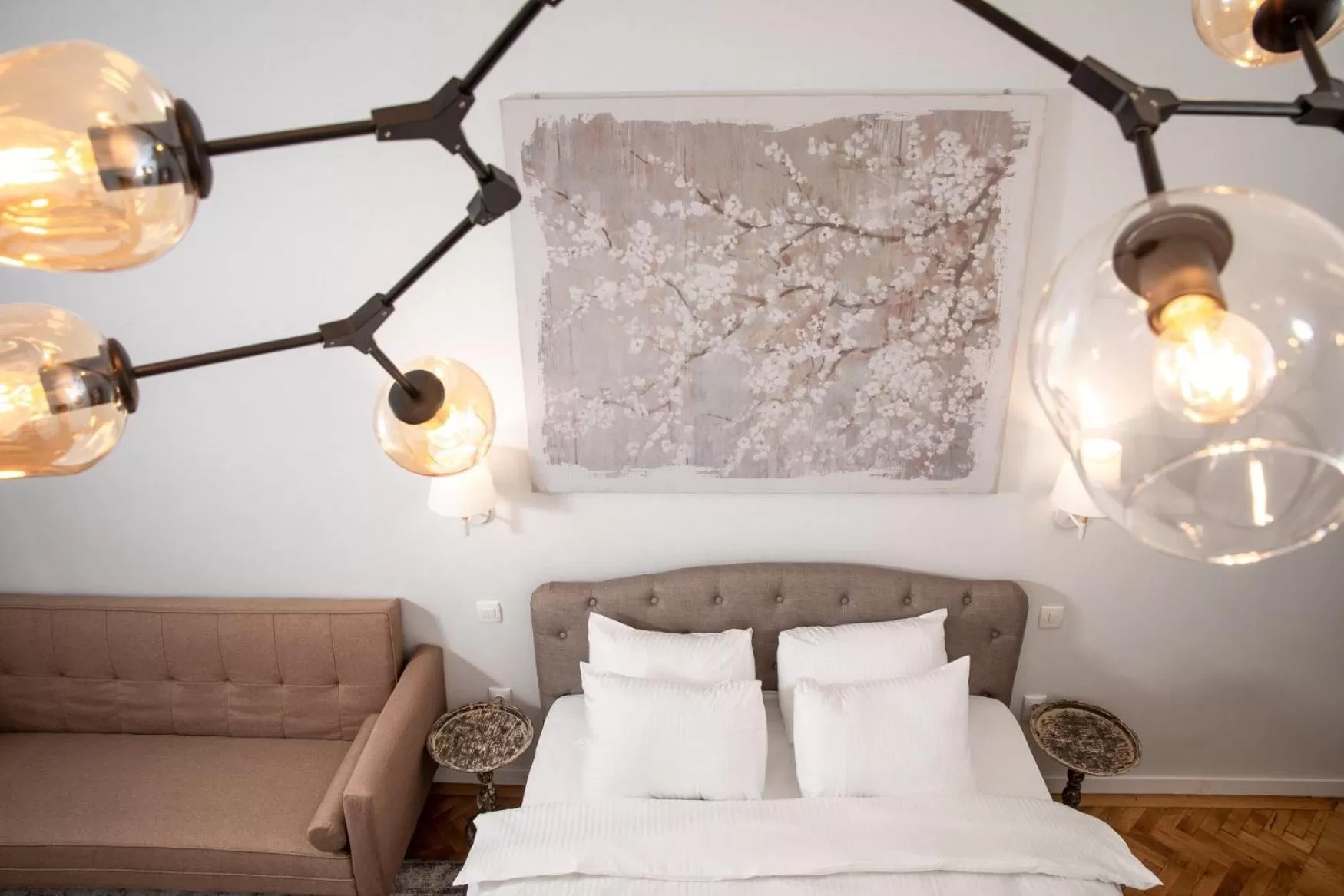 Bed in ALBERT RESIDENCE with PARKING