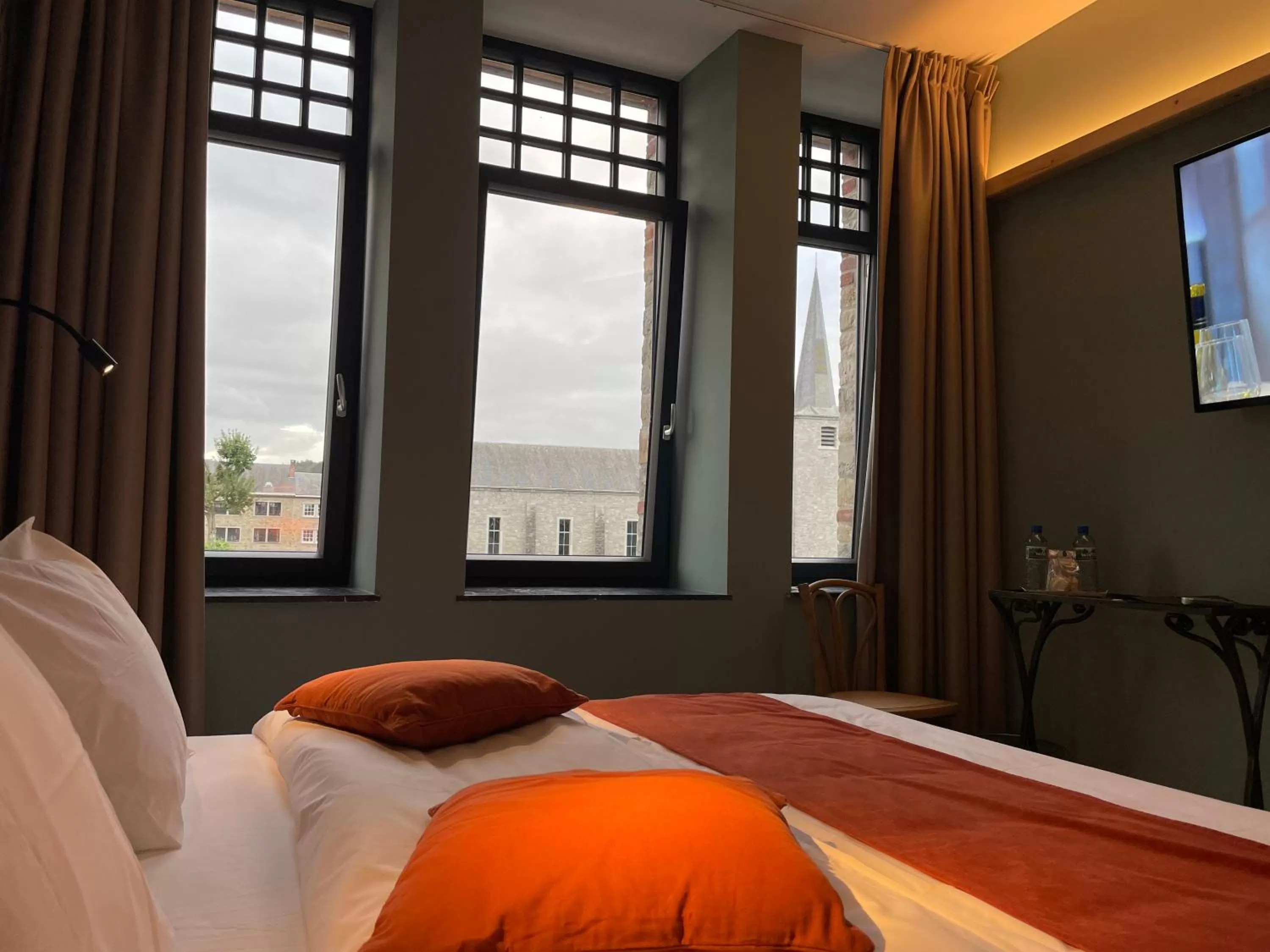 View (from property/room), Bed in Hôtel Demelenne