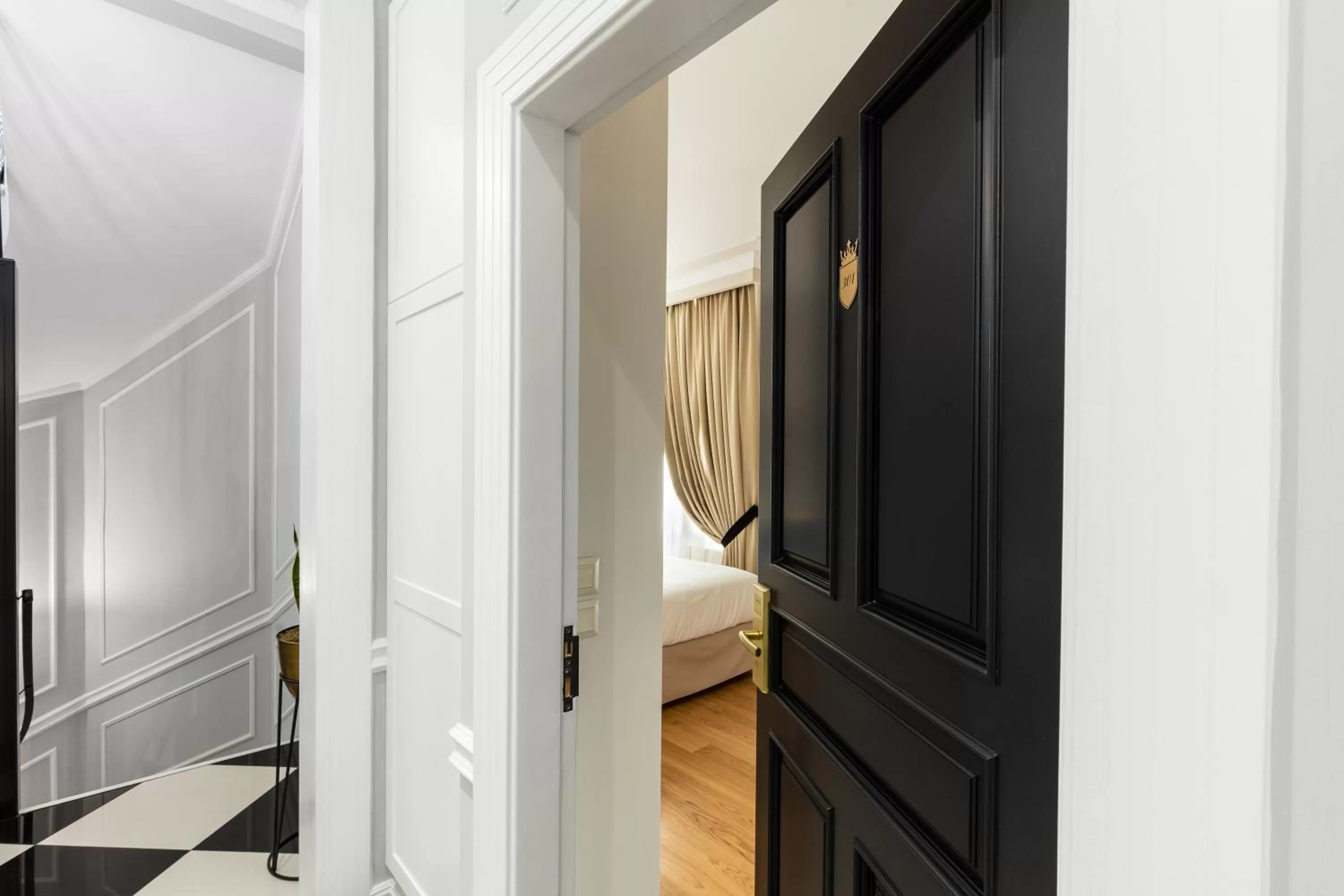 Floor plan, Bed in Athens Mansion Luxury Suites