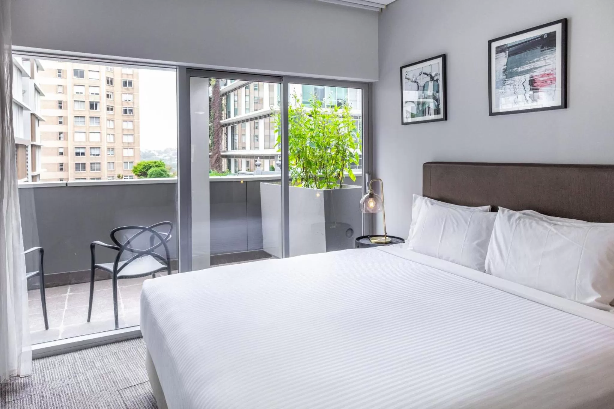 Bed in Holiday Inn & Suites Sydney Bondi Junction by IHG