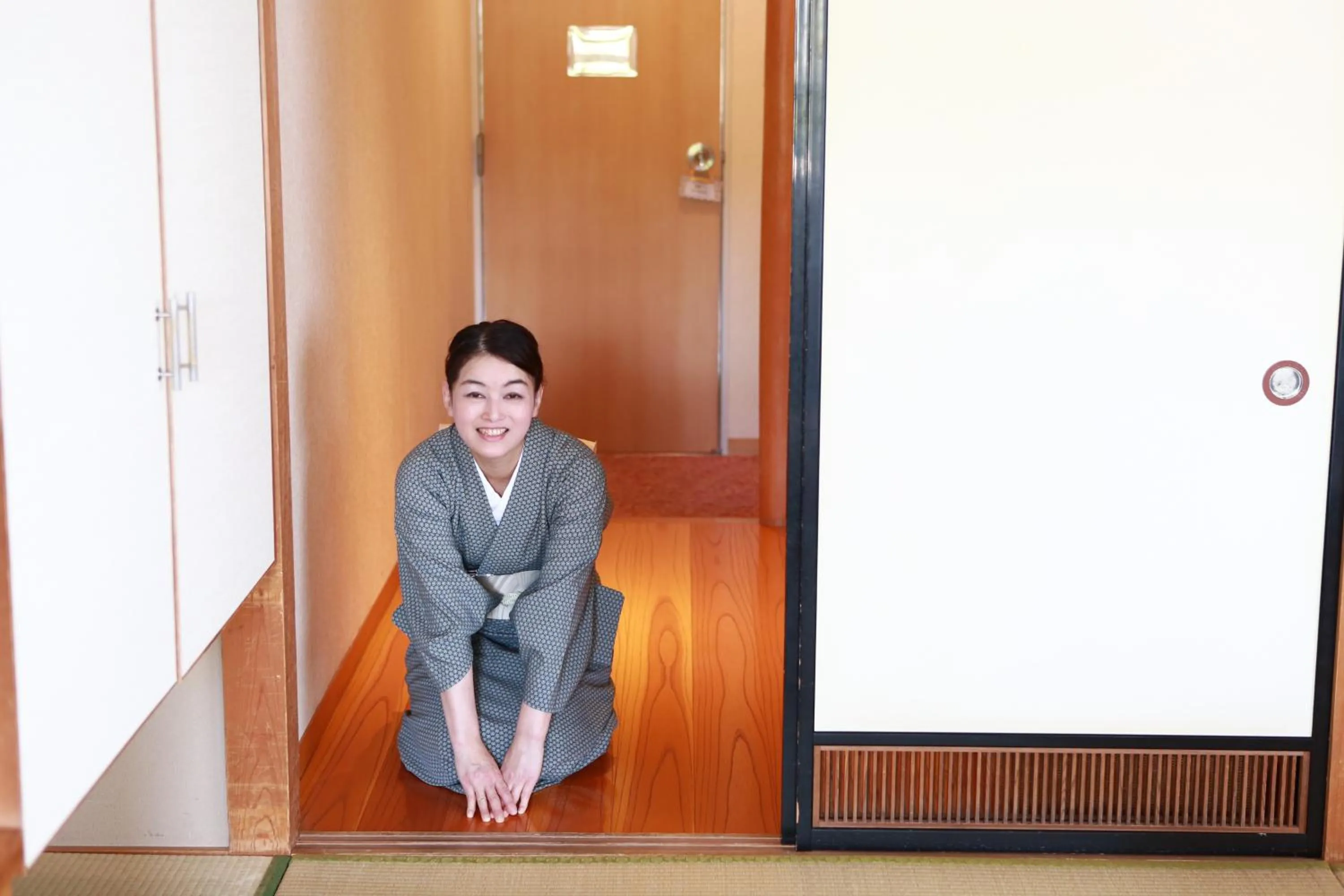 Staff in Honjin Hiranoya Annex