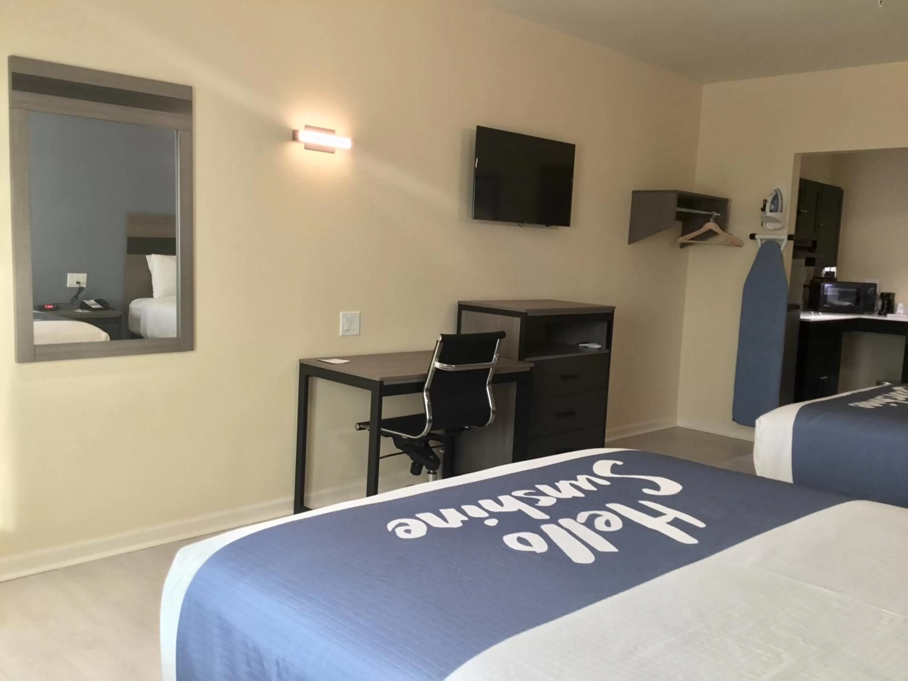 Photo of the whole room, Bed in Days Inn by Wyndham Freeport