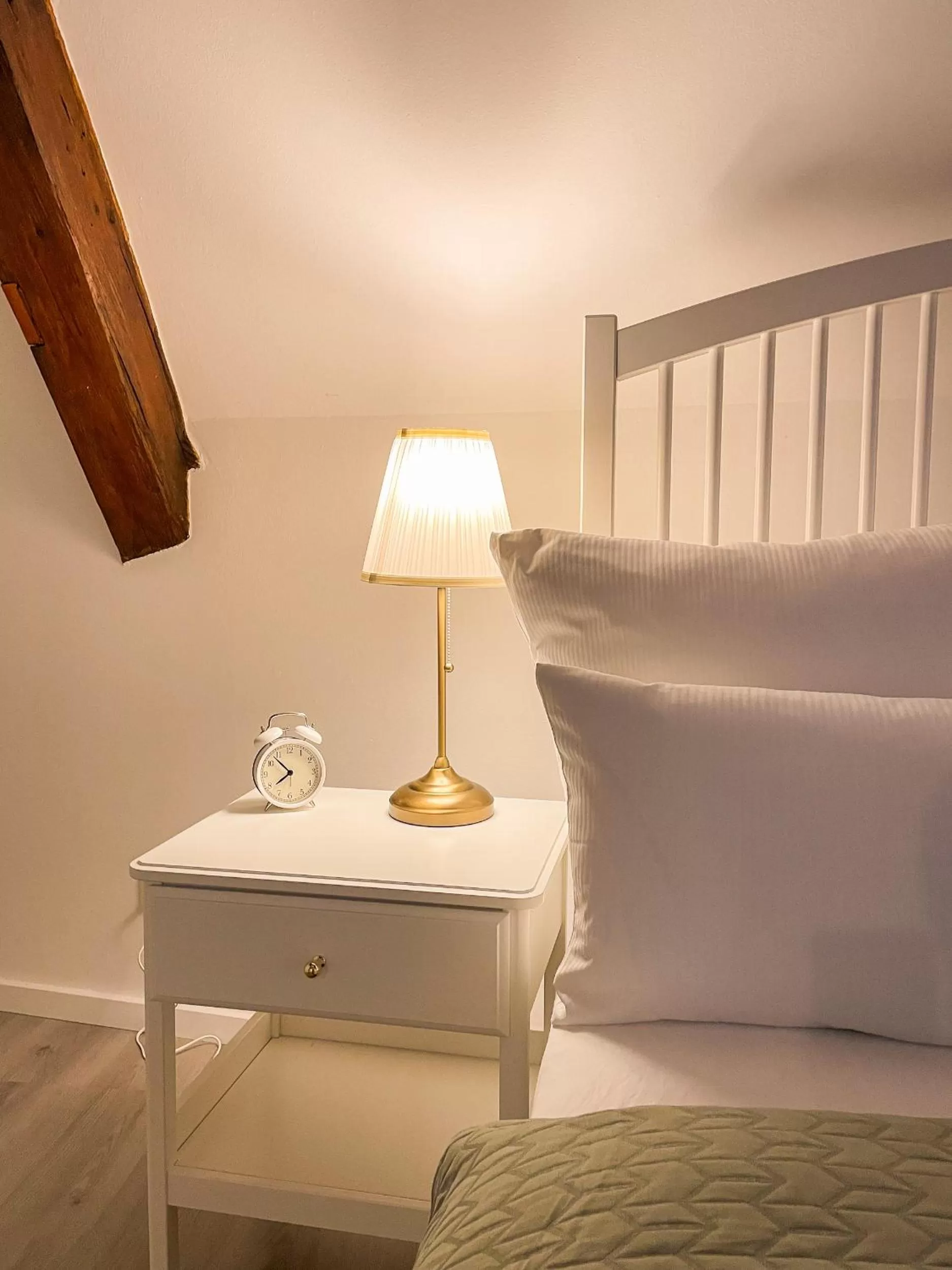 Bed in ApartOne Altstadt-Hotel