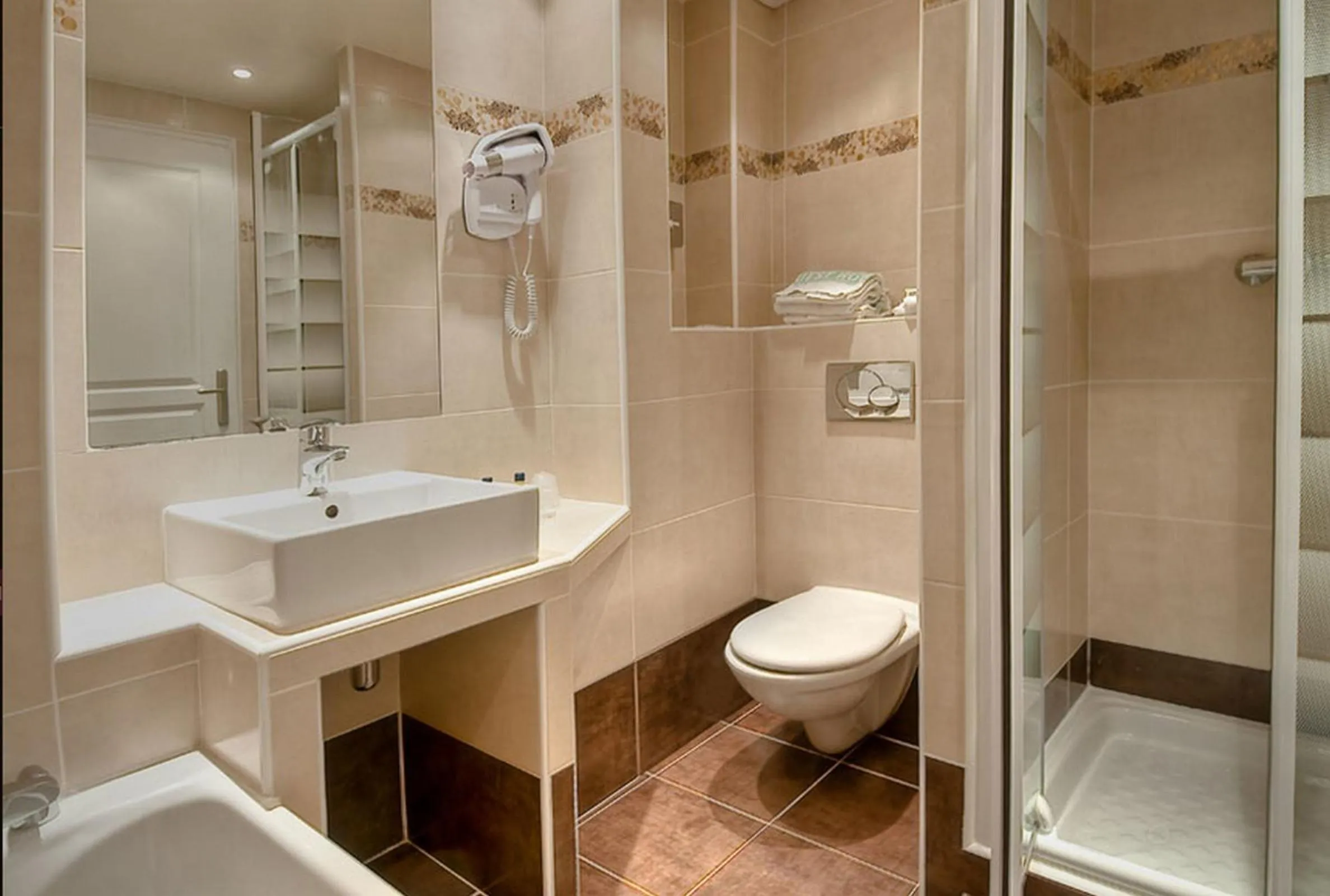 Bathroom in L'Ouest Hotel