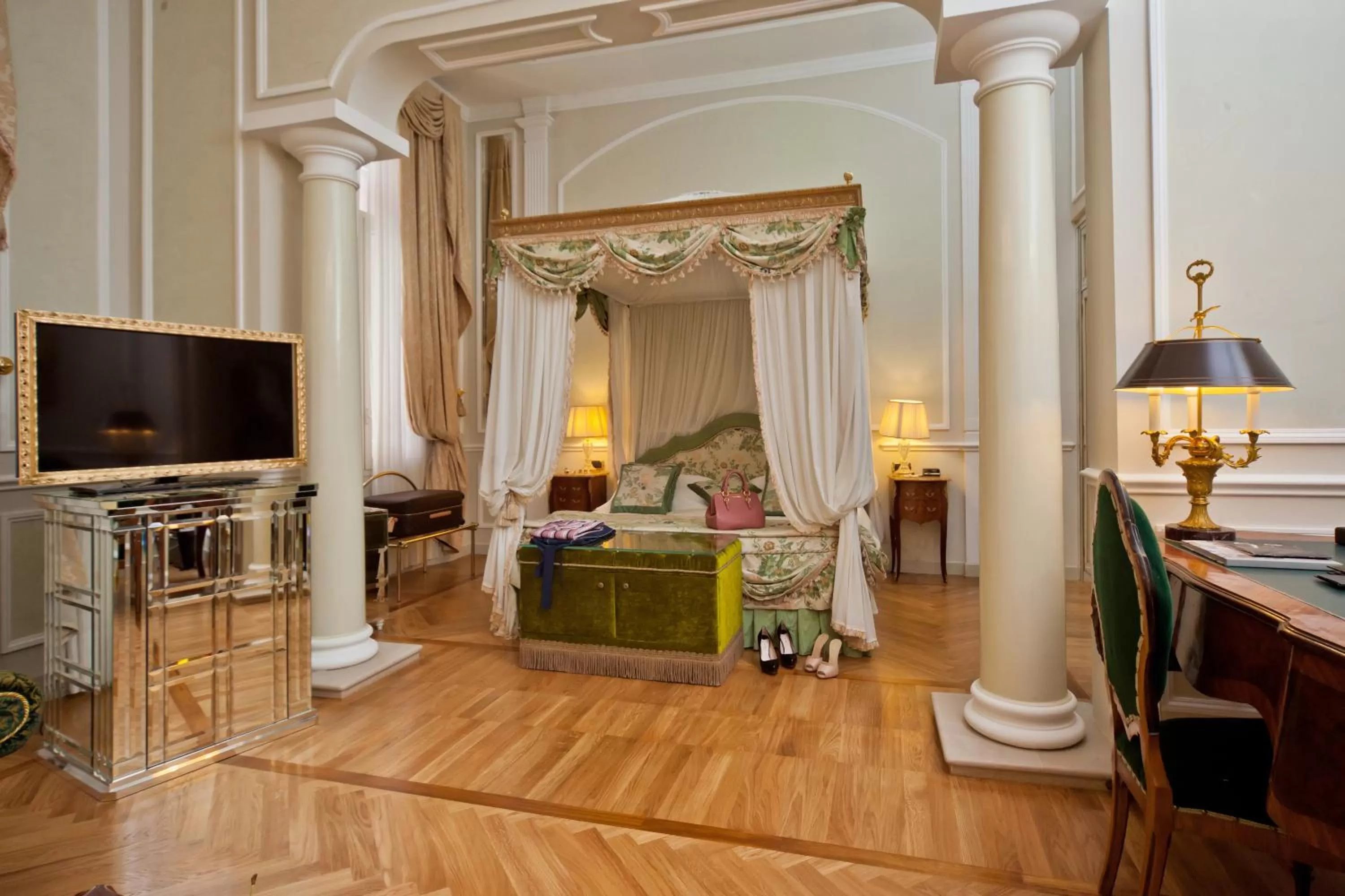 Photo of the whole room in Grand Hotel Majestic gia' Baglioni