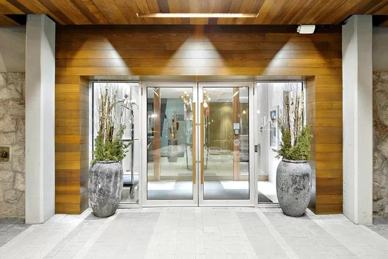 Facade/entrance in The James Hotel