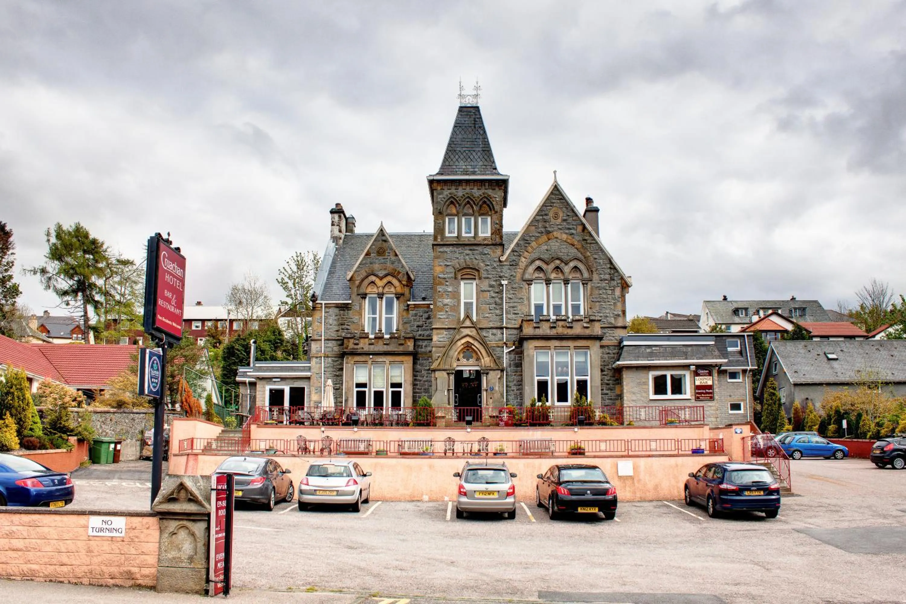 Facade/entrance in Cruachan Hotel