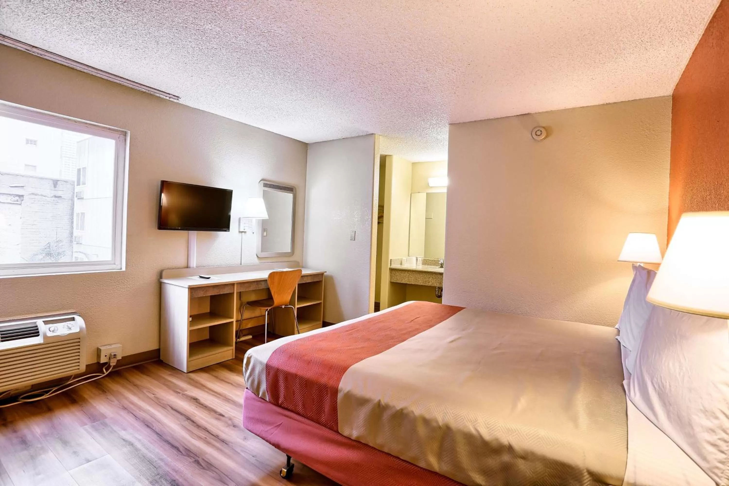 TV and multimedia, Bed in Cathedral Hill Hotel