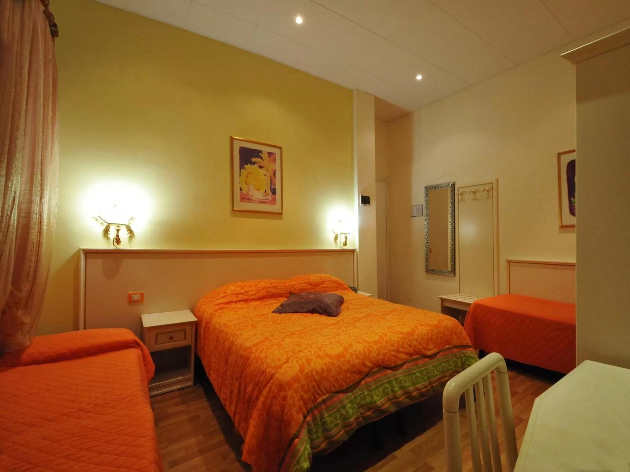 Photo of the whole room, Bed in Hotel Alexander & Spa