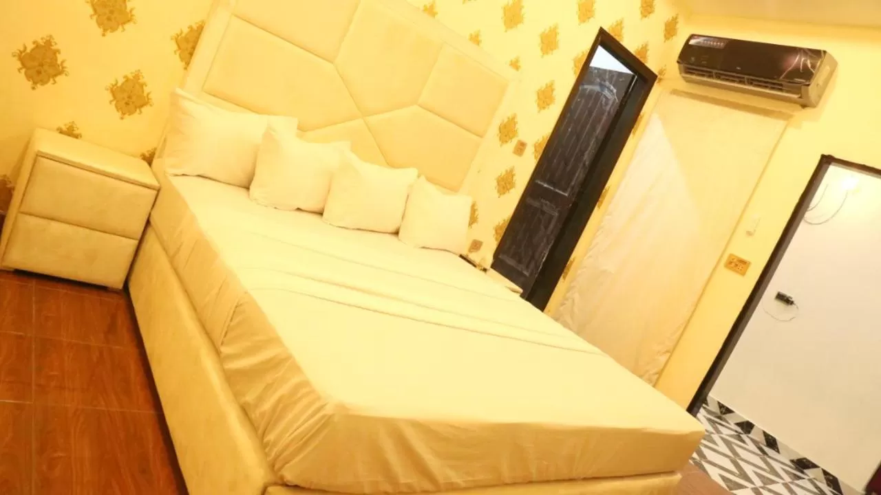 Bed in HOTEL DE SMART Multan