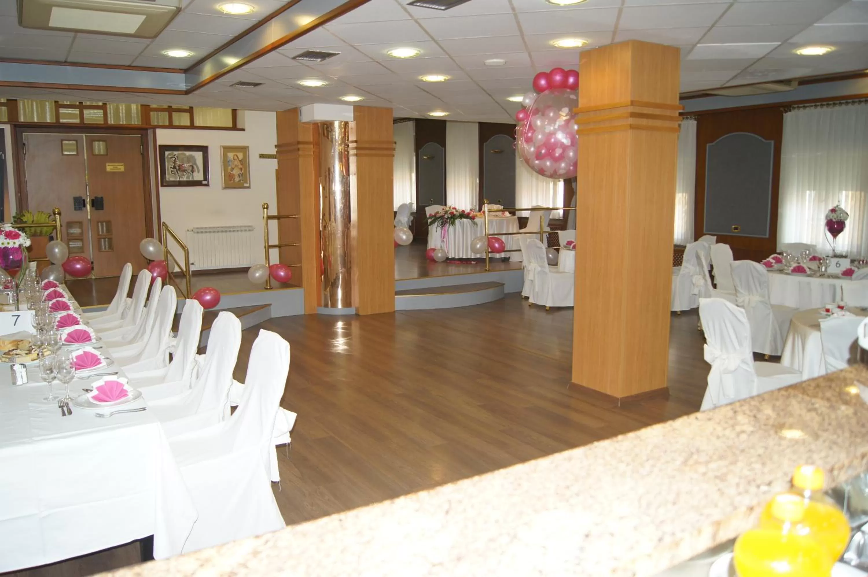 Restaurant/places to eat, Banquet Facilities in B&B Garestin