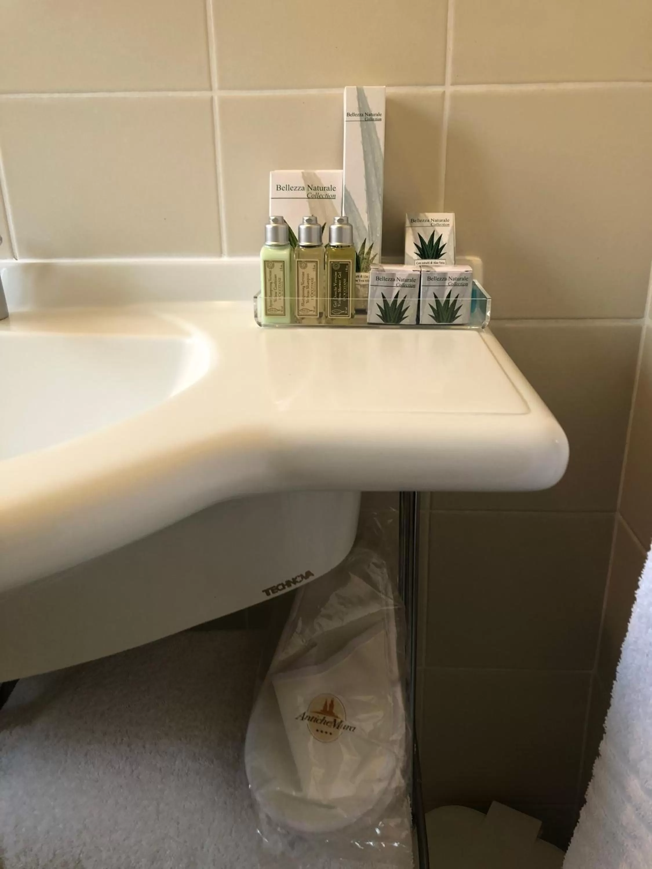 Shower in Hotel Boutique Antiche Mura