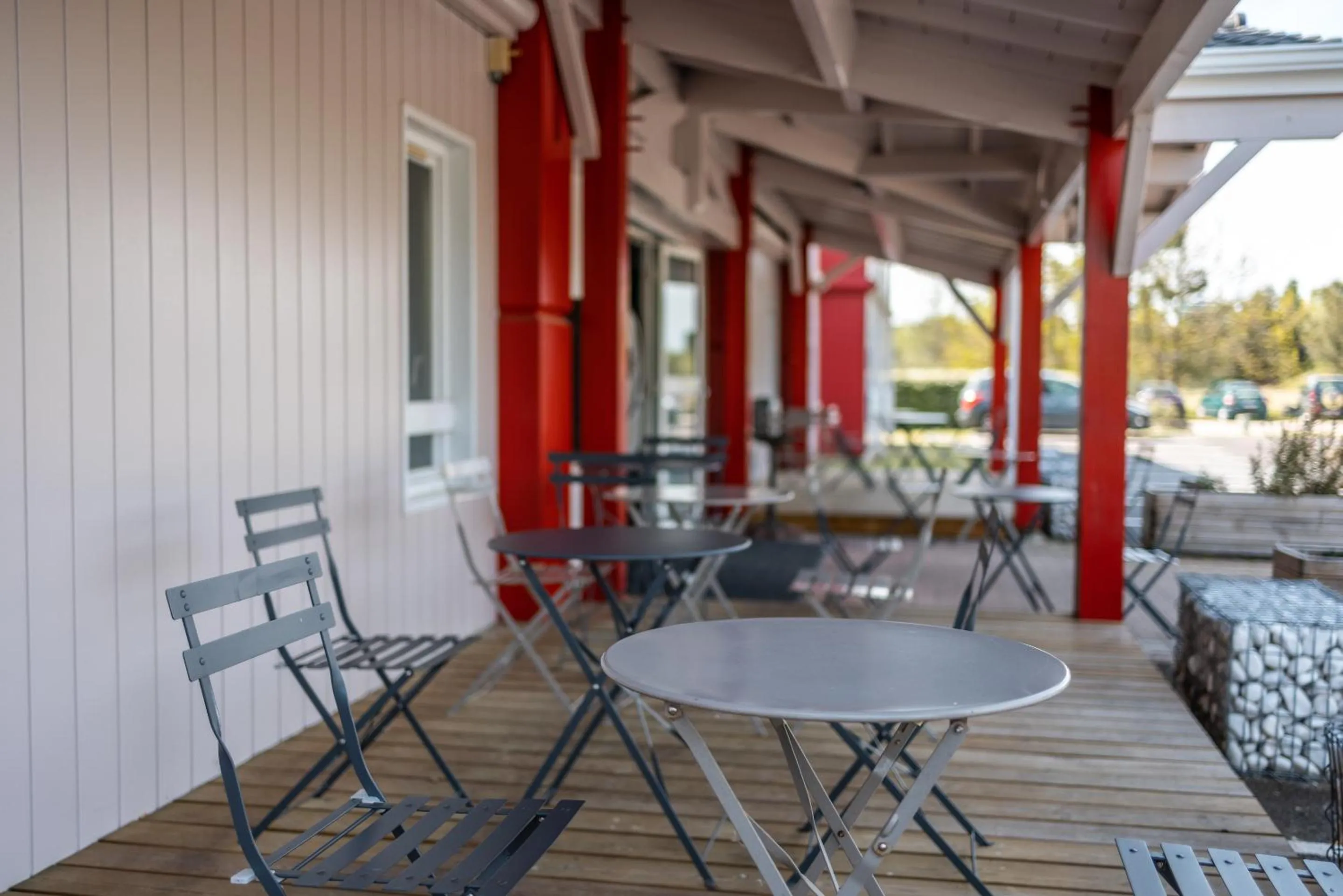 Patio in The Originals Access, Hôtel Bordeaux Lac