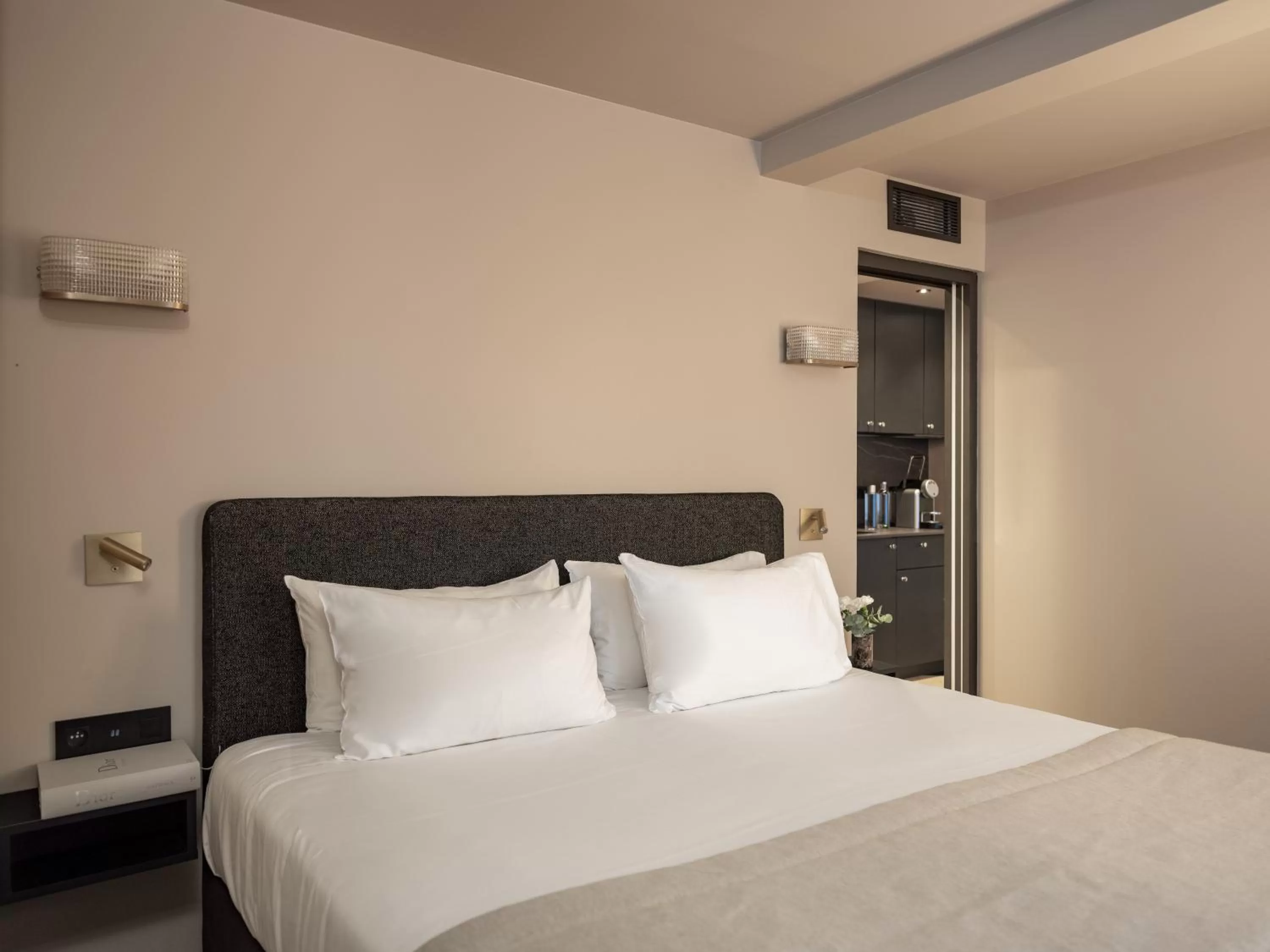 Bed in Le Rayz Vendome