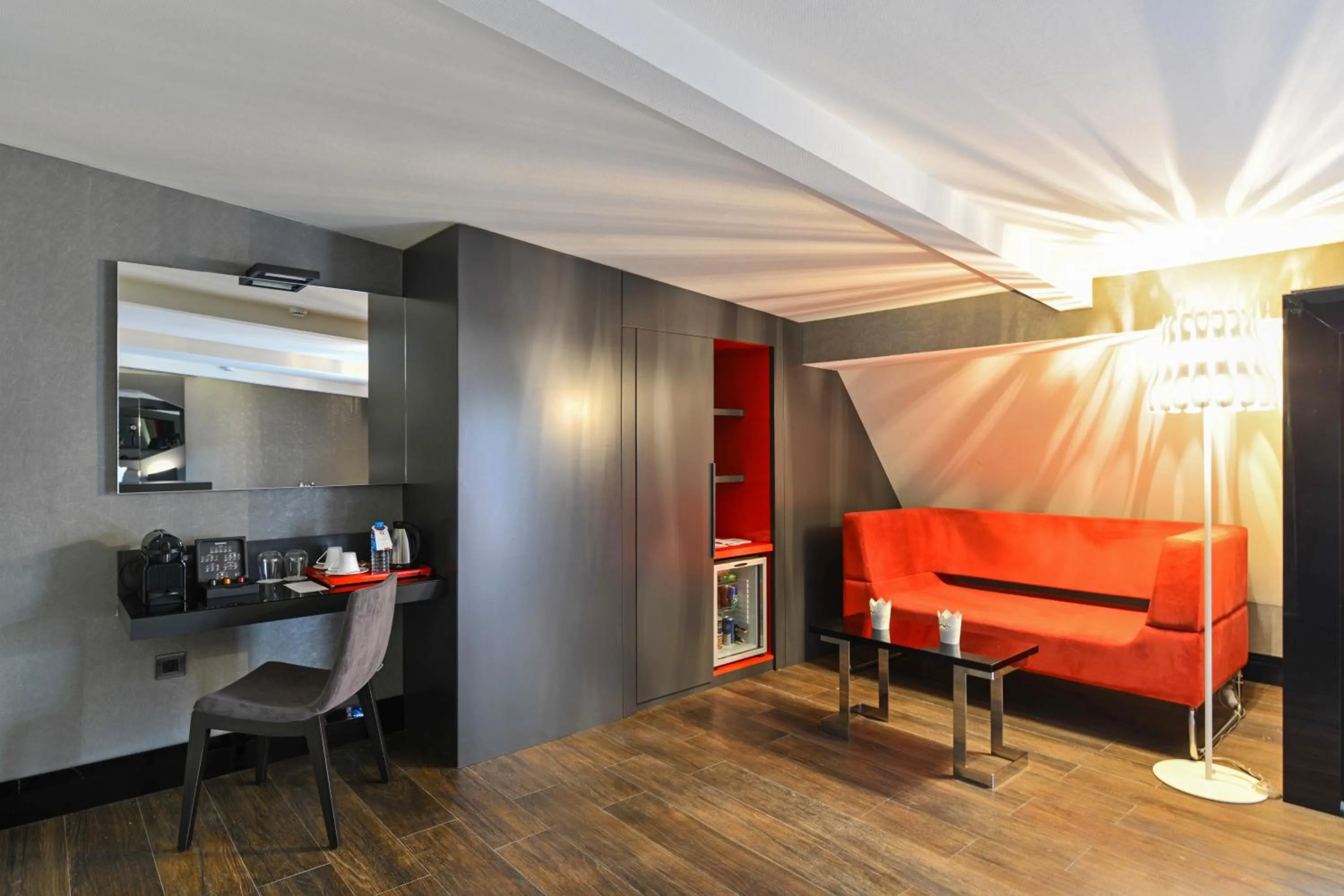 Living room, Bed in Hotel Favori Nisantasi