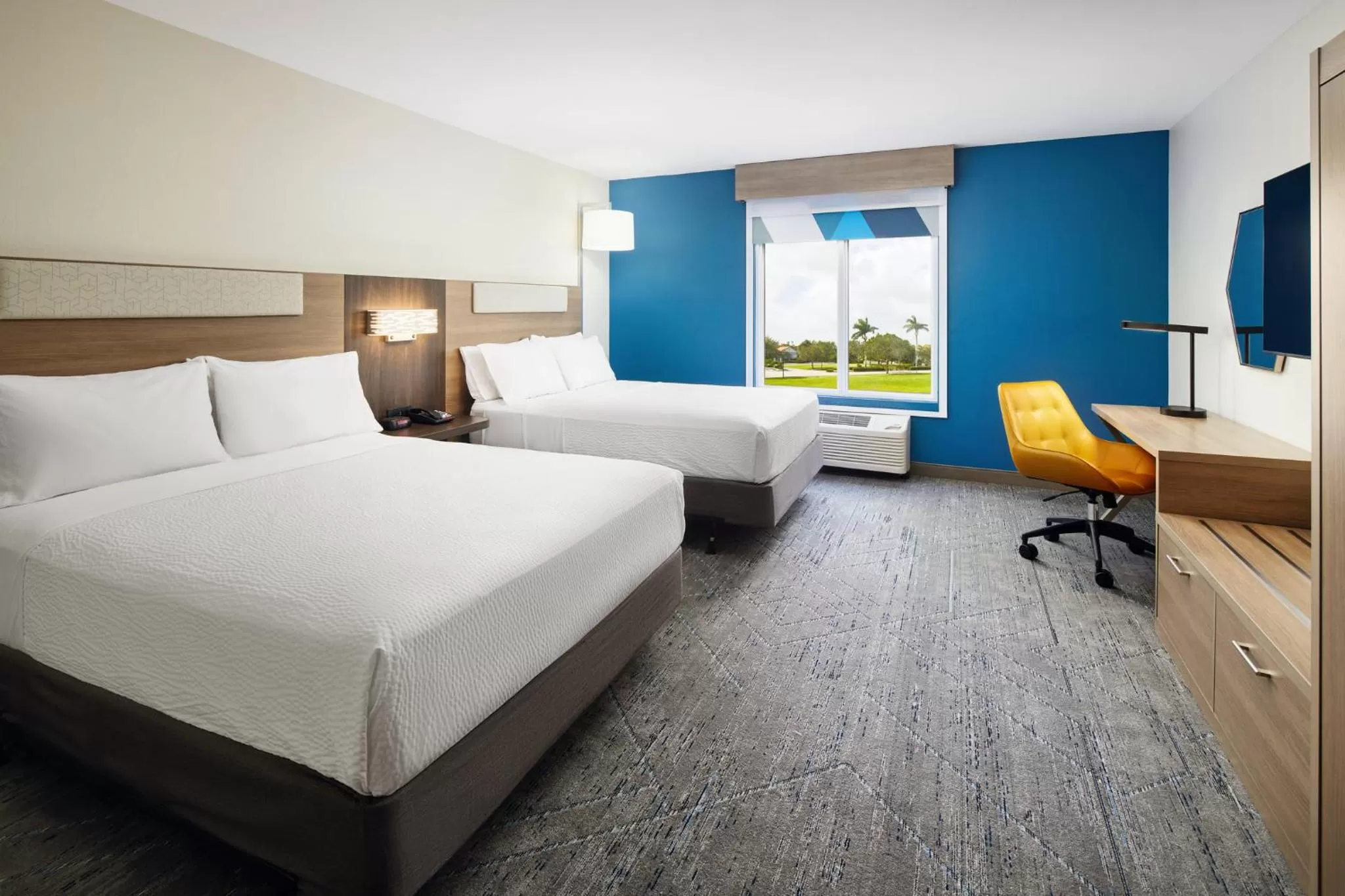 Photo of the whole room, Bed in Holiday Inn Express Hotel & Suites Port St. Lucie West by IHG