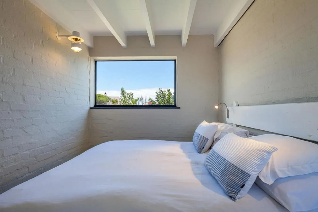 Bedroom, Bed in Blue Bay Lodge