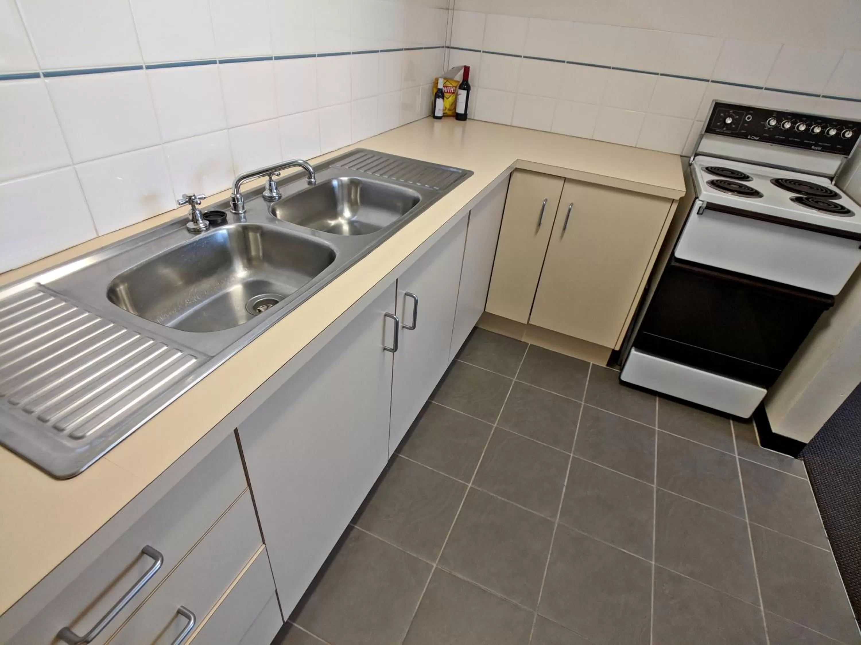 kitchen in Quality Inn Dubbo International