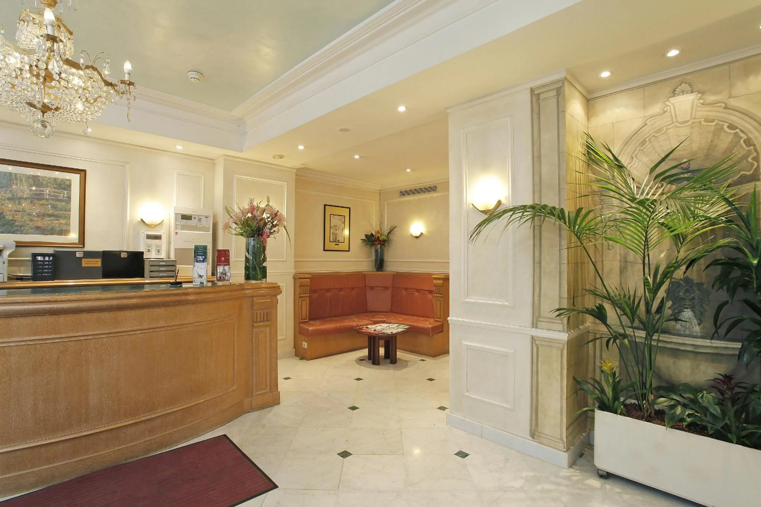 Lobby or reception in Montparnasse Daguerre
